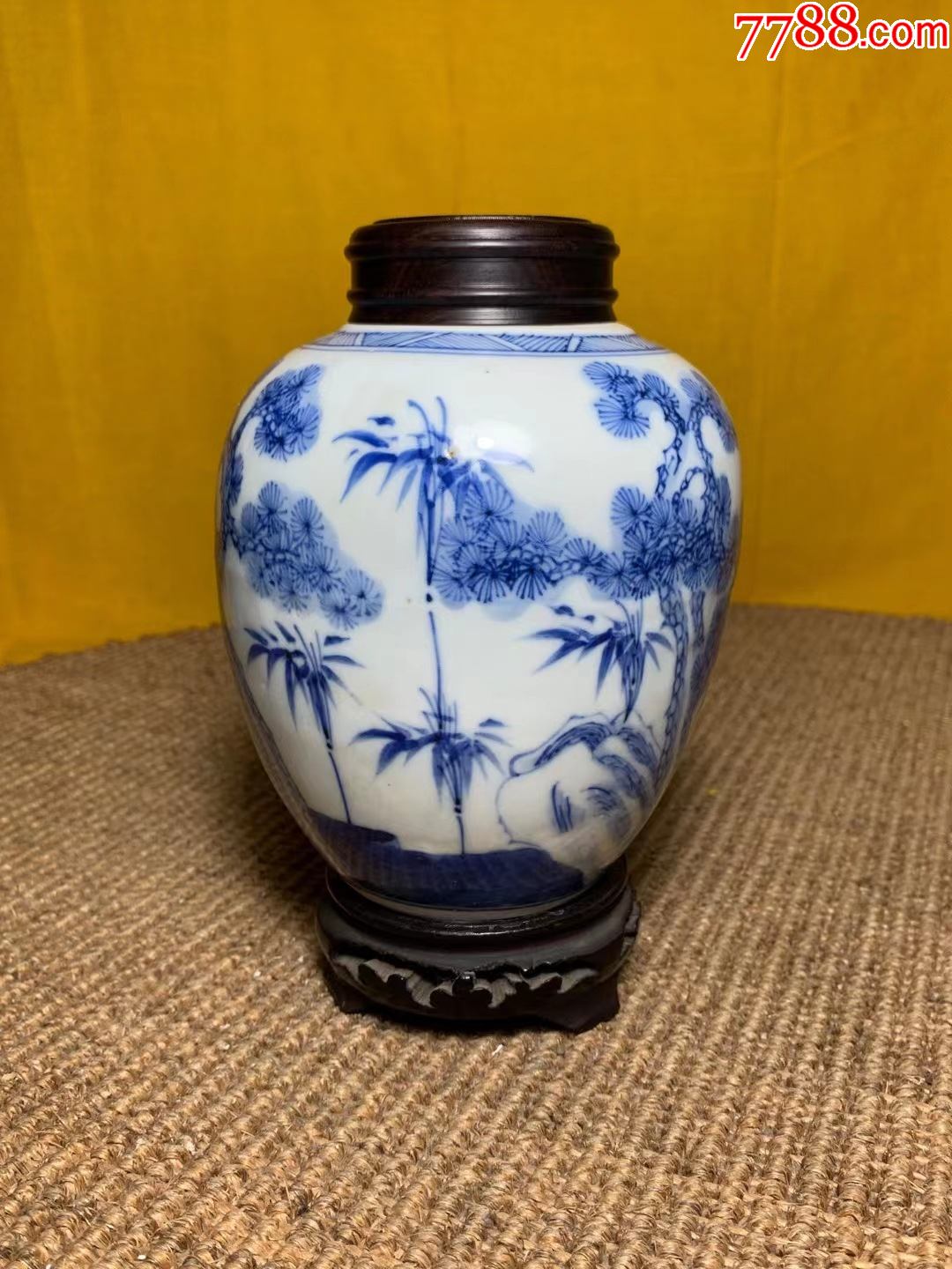 清代康熙时期青花岁寒三友松竹梅罐,配木盖和木底座