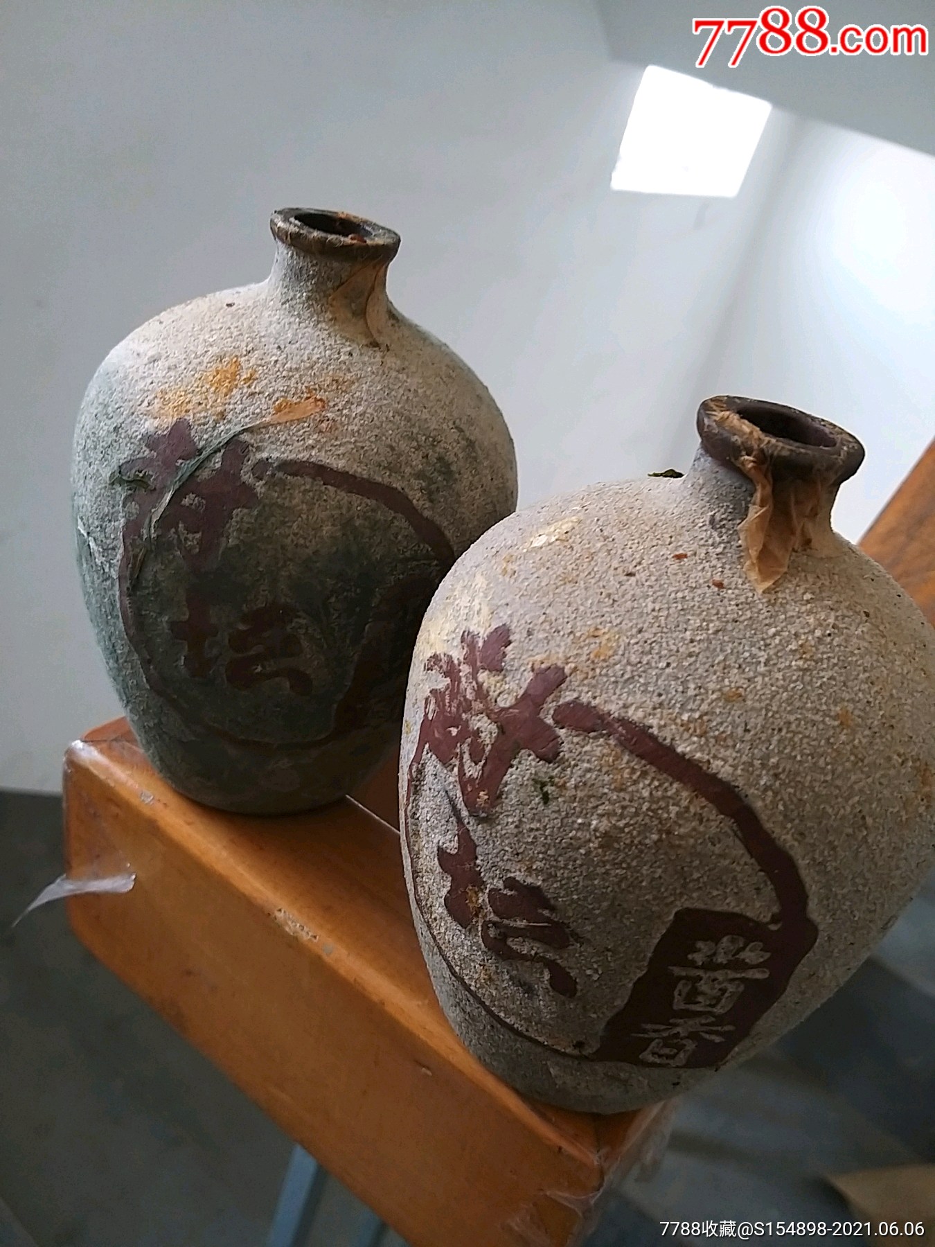 雪花釉酒坛两个