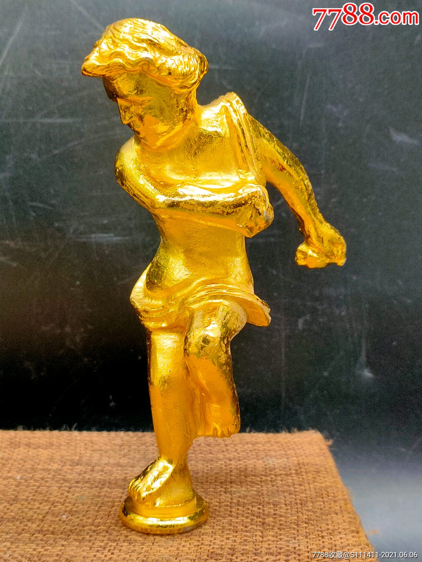 国外带回来的铜金人摆件