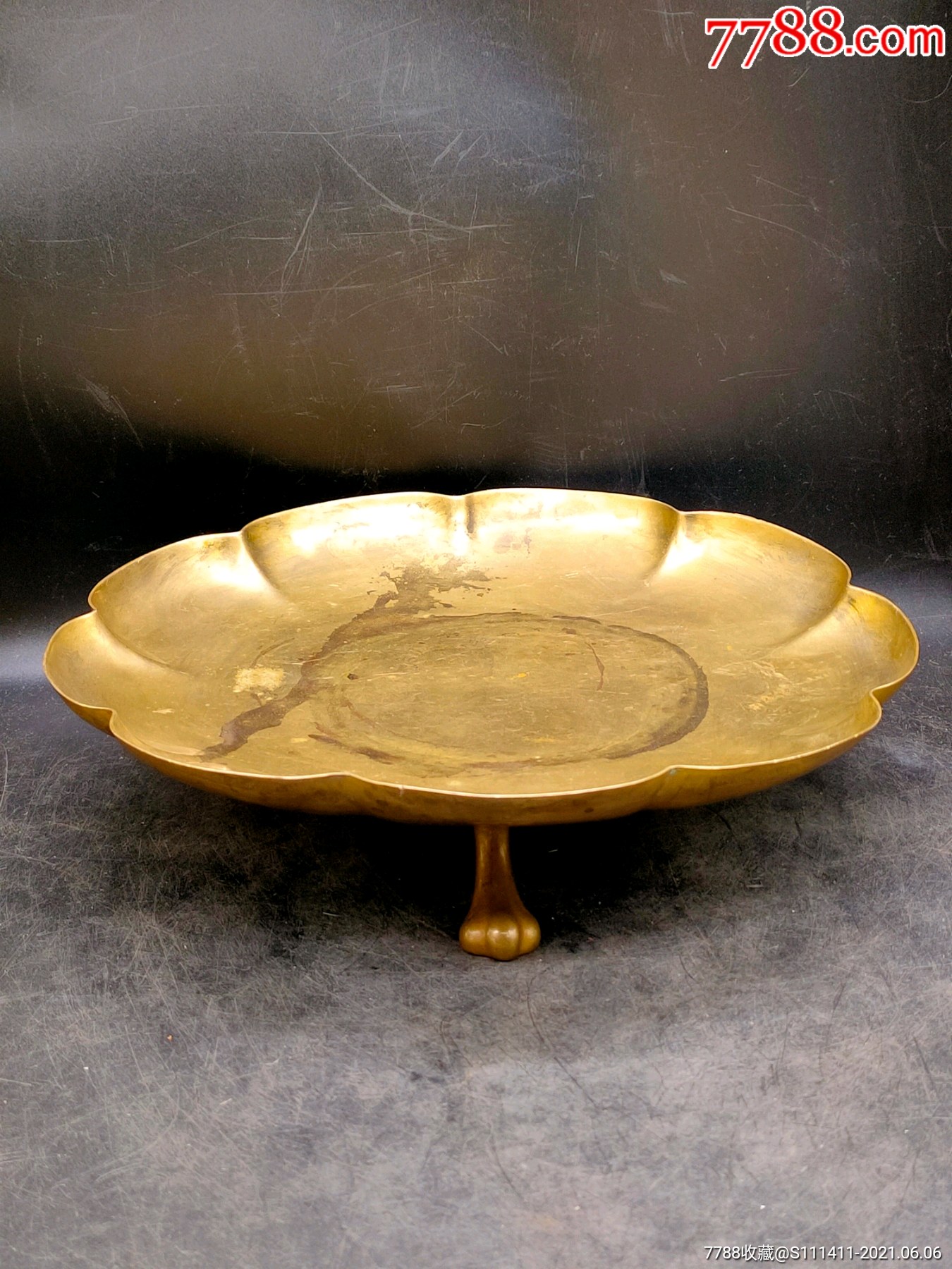 花瓣型三足铜果盘