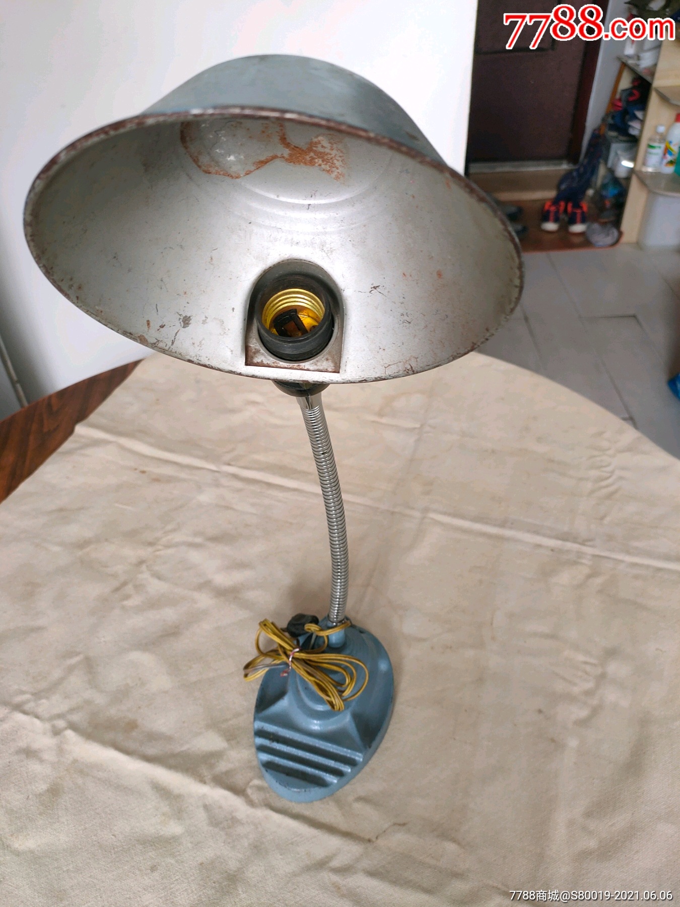 漂亮的老式台灯200