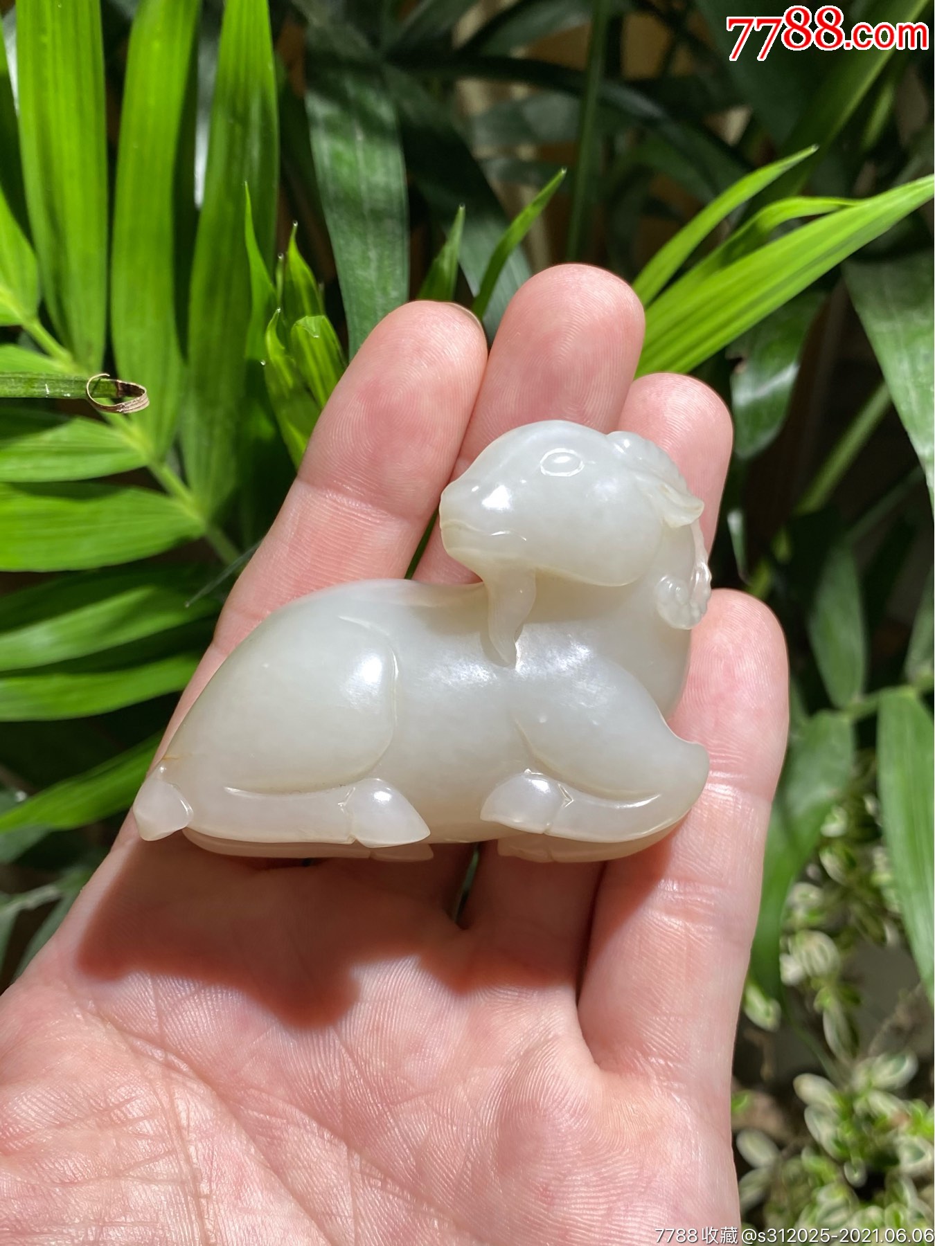 清中期和田玉圆雕白玉玉卧羊羊形把件书镇古玉老玉玉器古玩