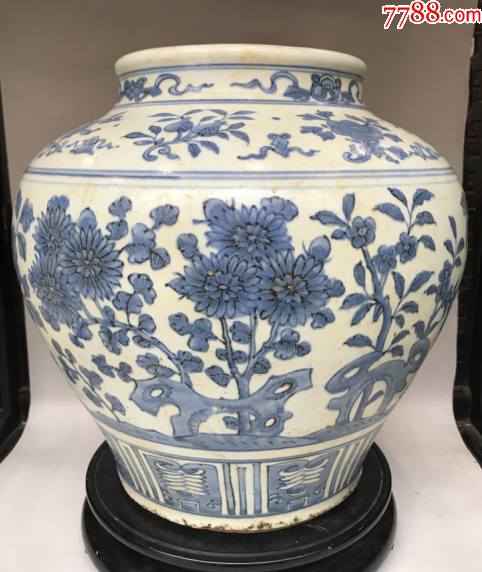 明代青花富贵牡丹大罐