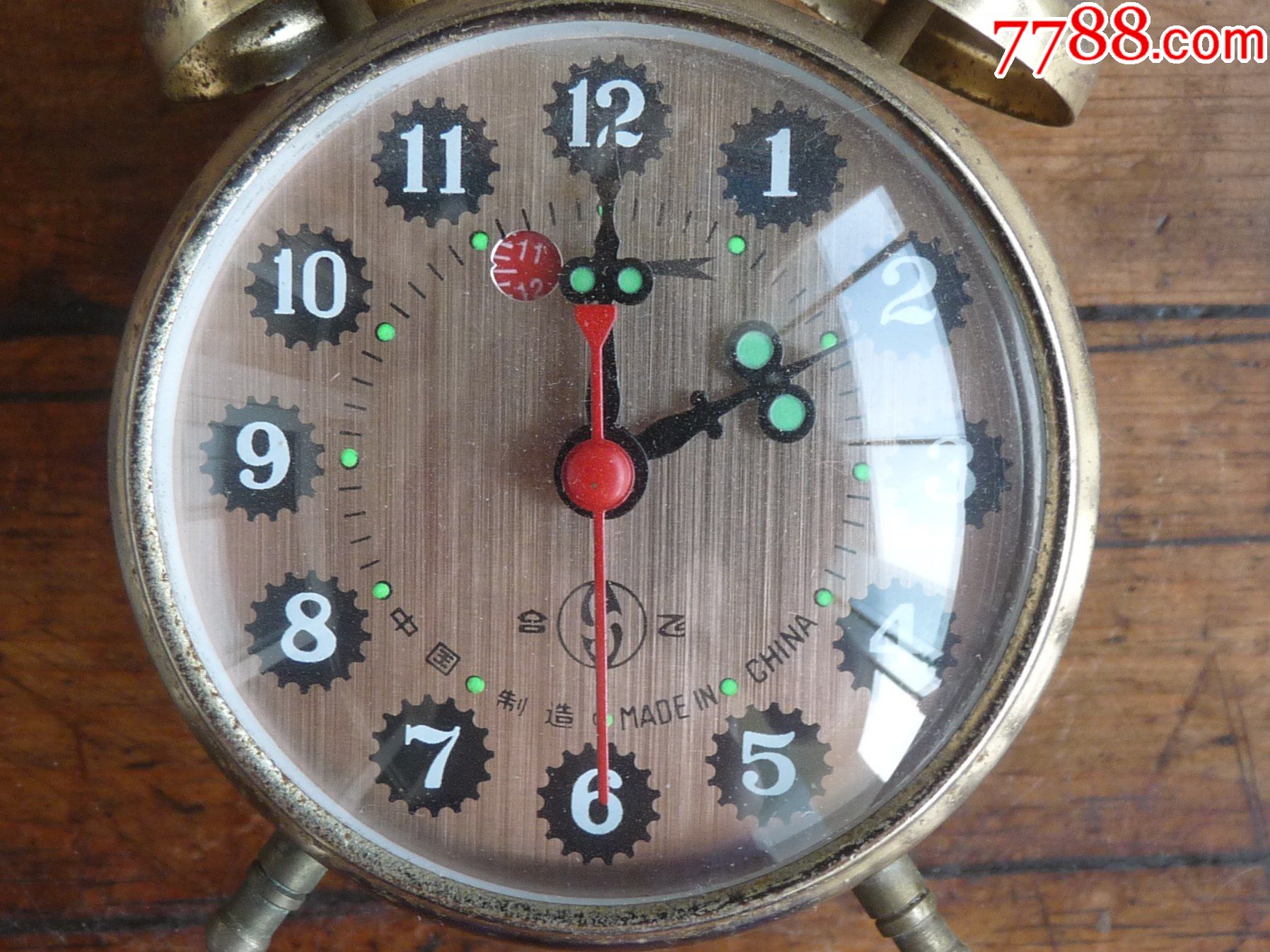 合飞牌金属机械闹钟
