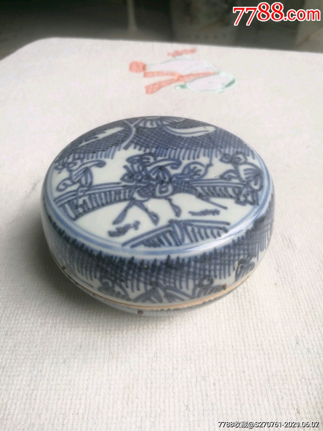 清代康熙人物青花粉盒