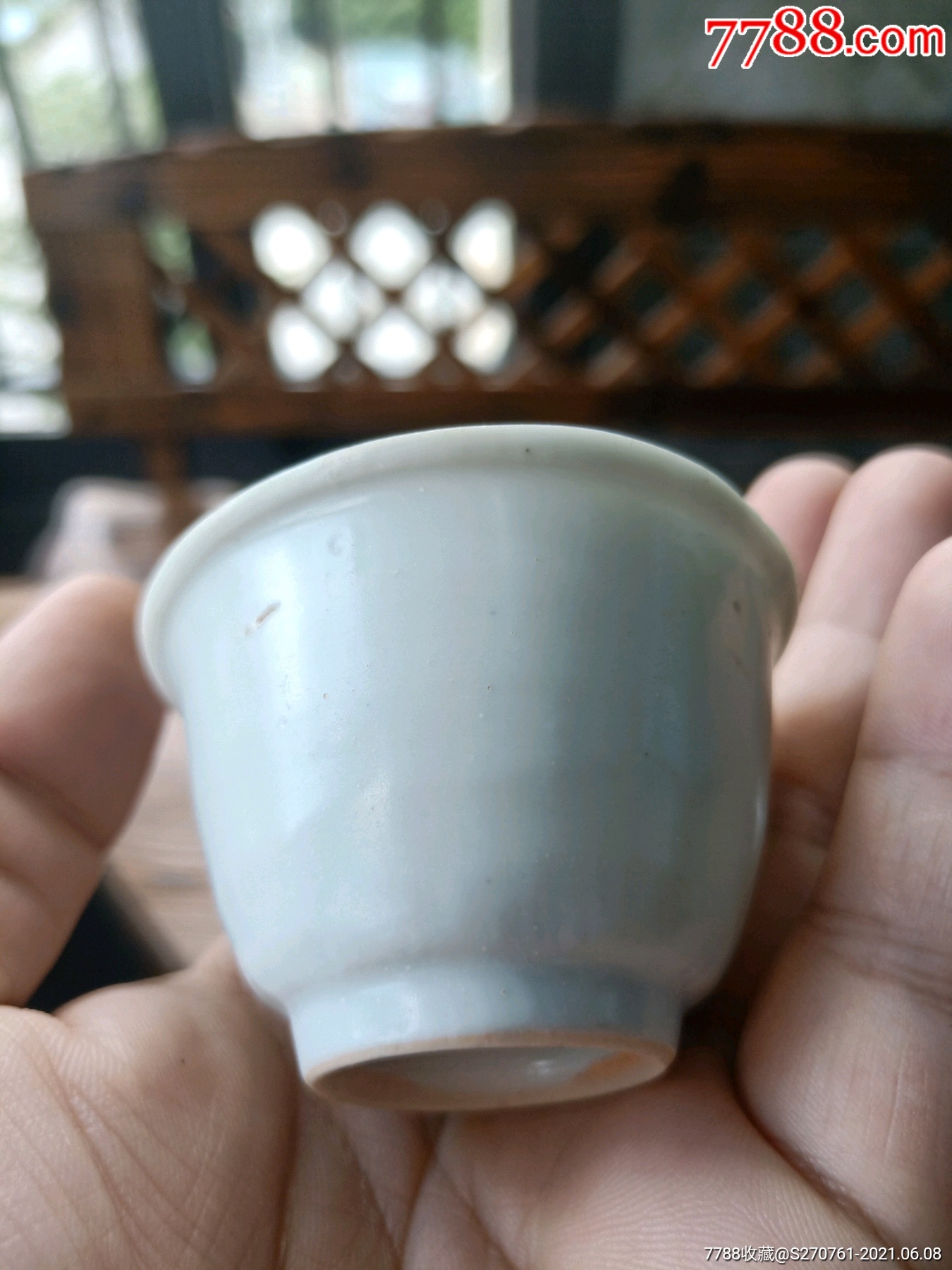 明代万历福字款外甜白内青花小酒杯