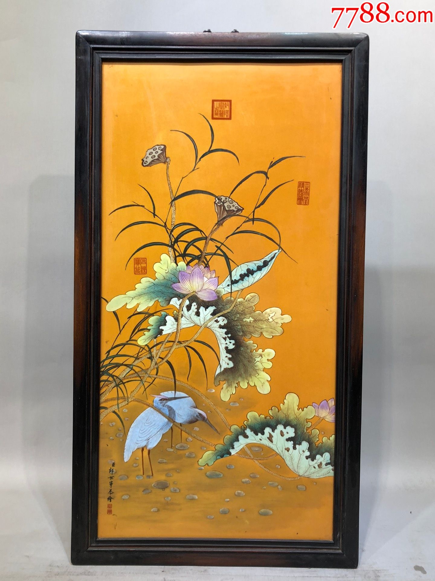 郎世宁作品小叶紫檀满金星老框镶瓷板画黄底手绘荷花