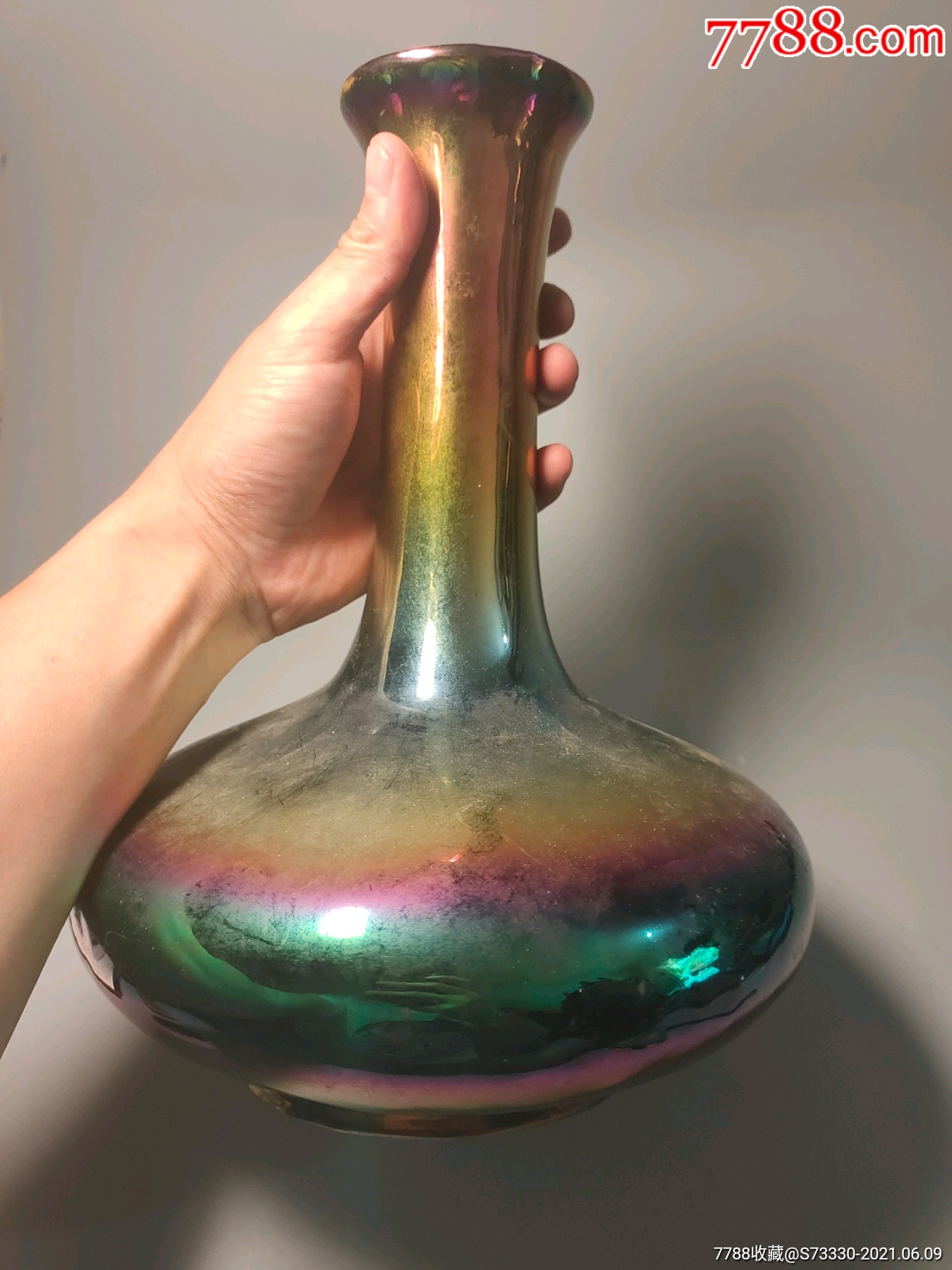 80年代,电镀彩虹有釉扁肚花瓶一只