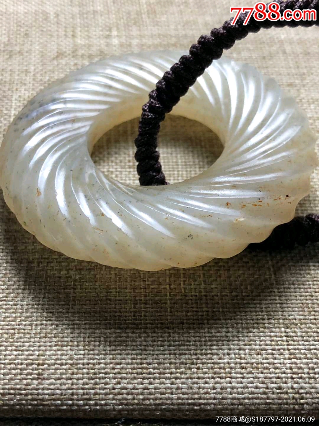 战国白玉绞丝环