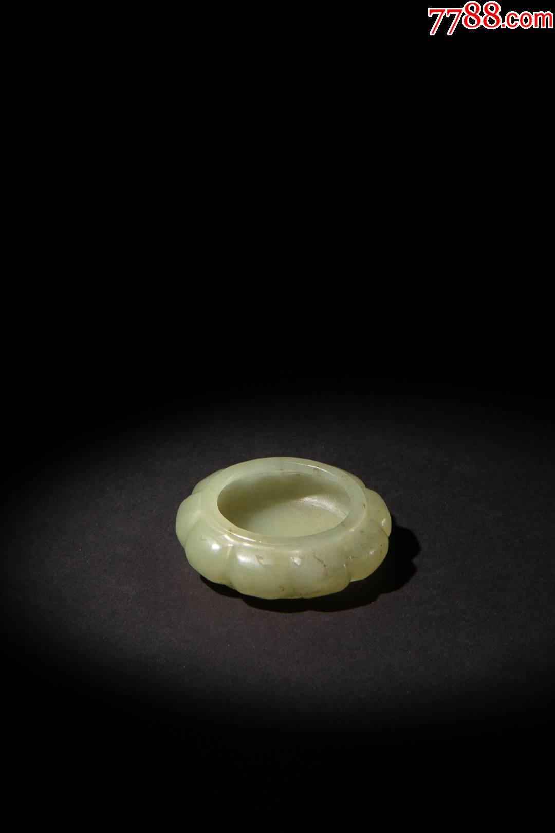 和田玉莲瓣纹民文房水盂