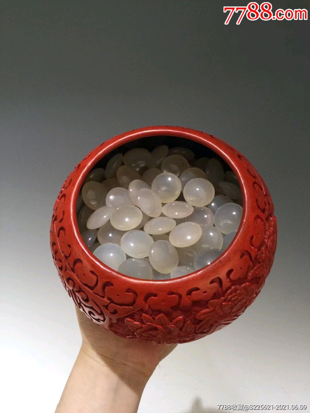 创汇时期剔红花卉人物山水纹玛瑙籽围棋一对