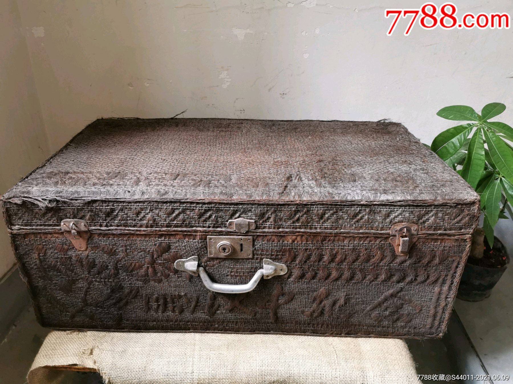 57年椰棕编织樟木箱子,老民俗老物件