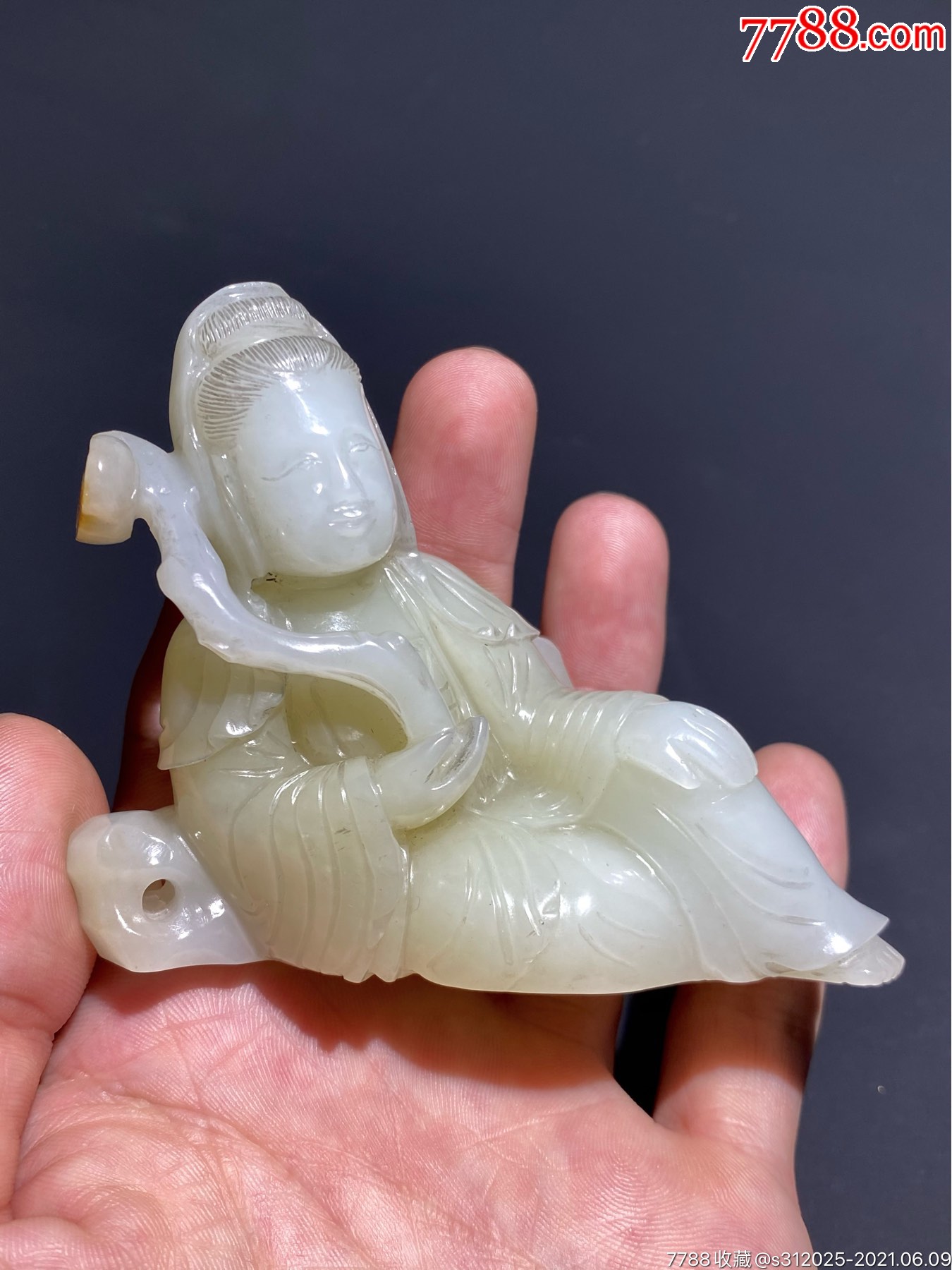 清中期白玉籽料持如意自在观音