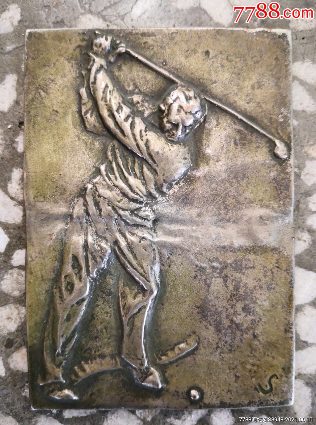 打高尔夫球铜皮画