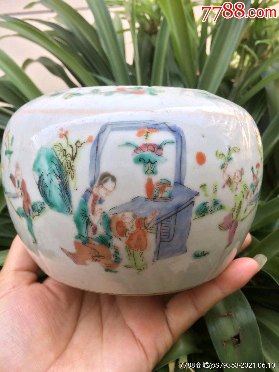 同治年制瓜菱形粉彩人物围棋子罐