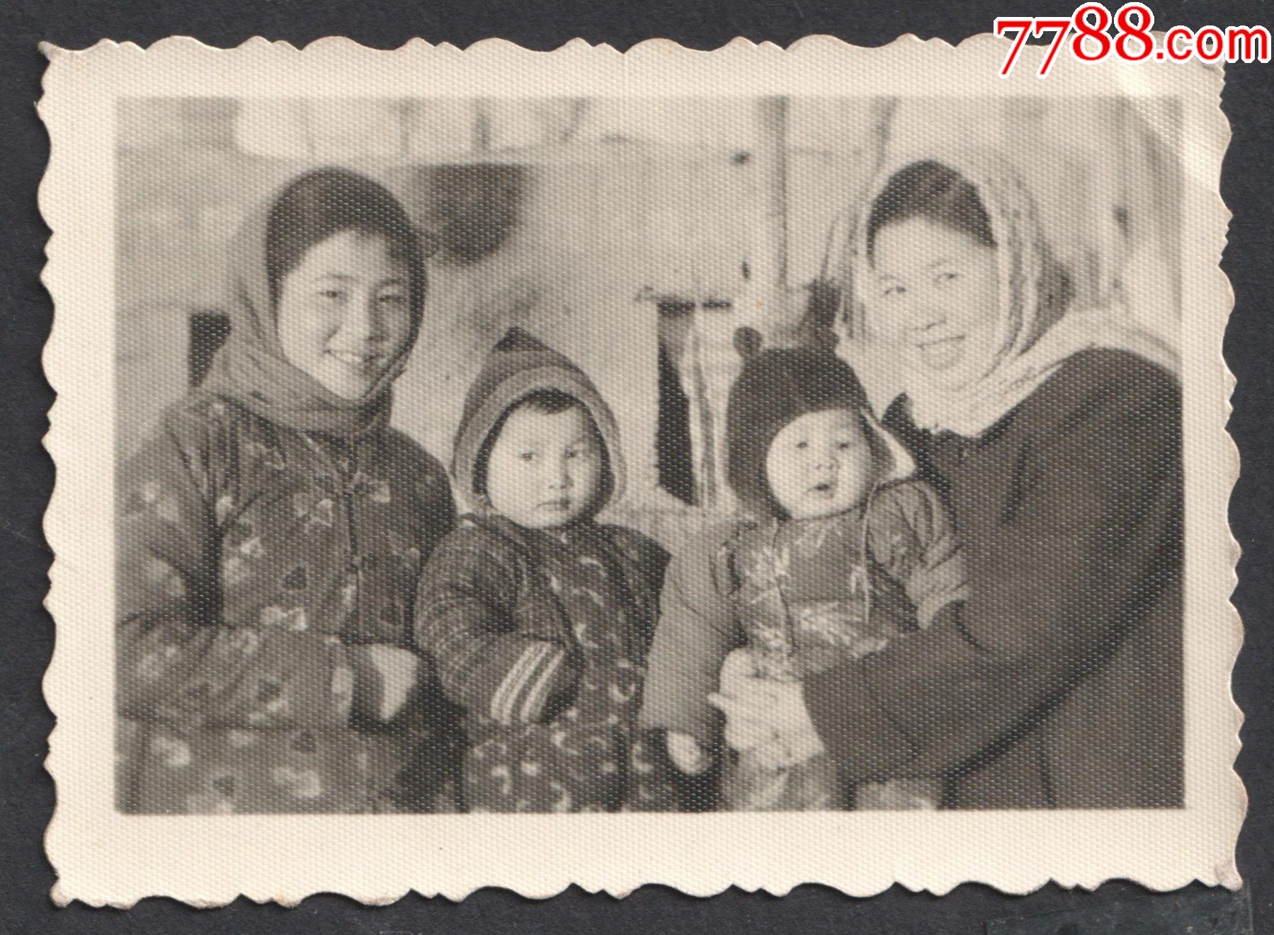 五六十年代,花棉袄小孩子合影老照片_老照片_西府旧藏【7788收藏
