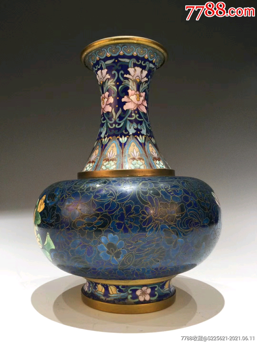 创汇时期精品景泰蓝蓝底万花花蓝纹饰瓶
