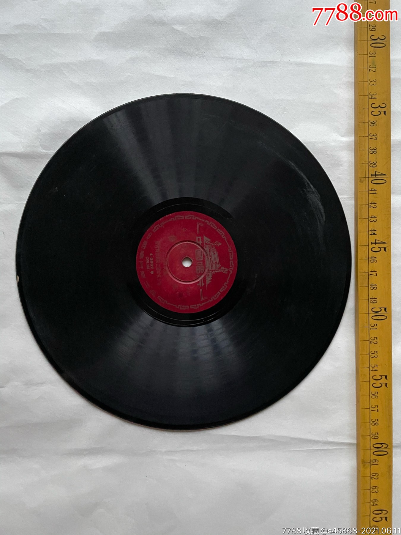 黑胶唱片华剧李瑞芳万福莲王玉娴借水一面有摩擦痕迹边缘有磕碰