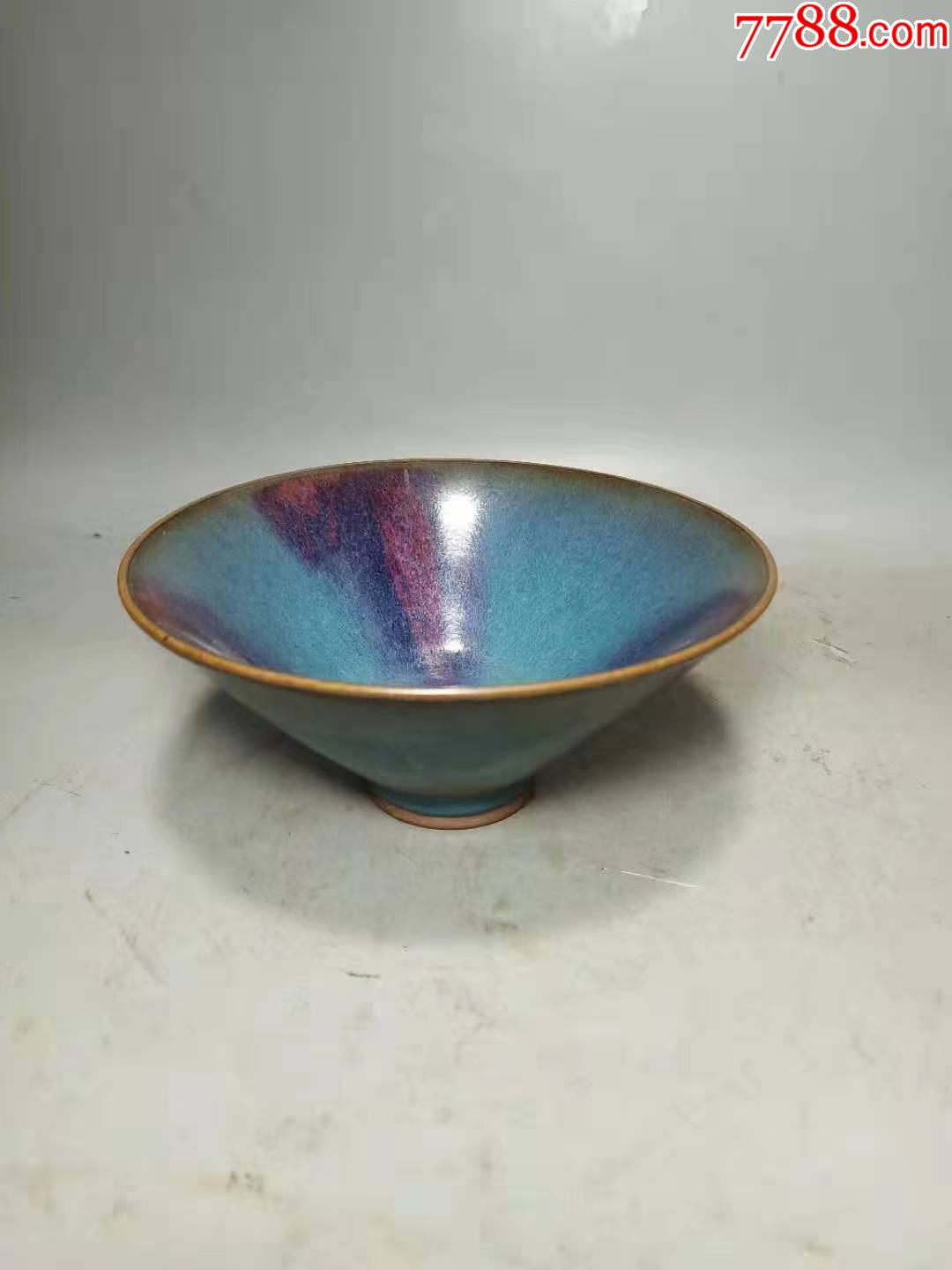 钧窑满工蓝红紫斑斗笠碗