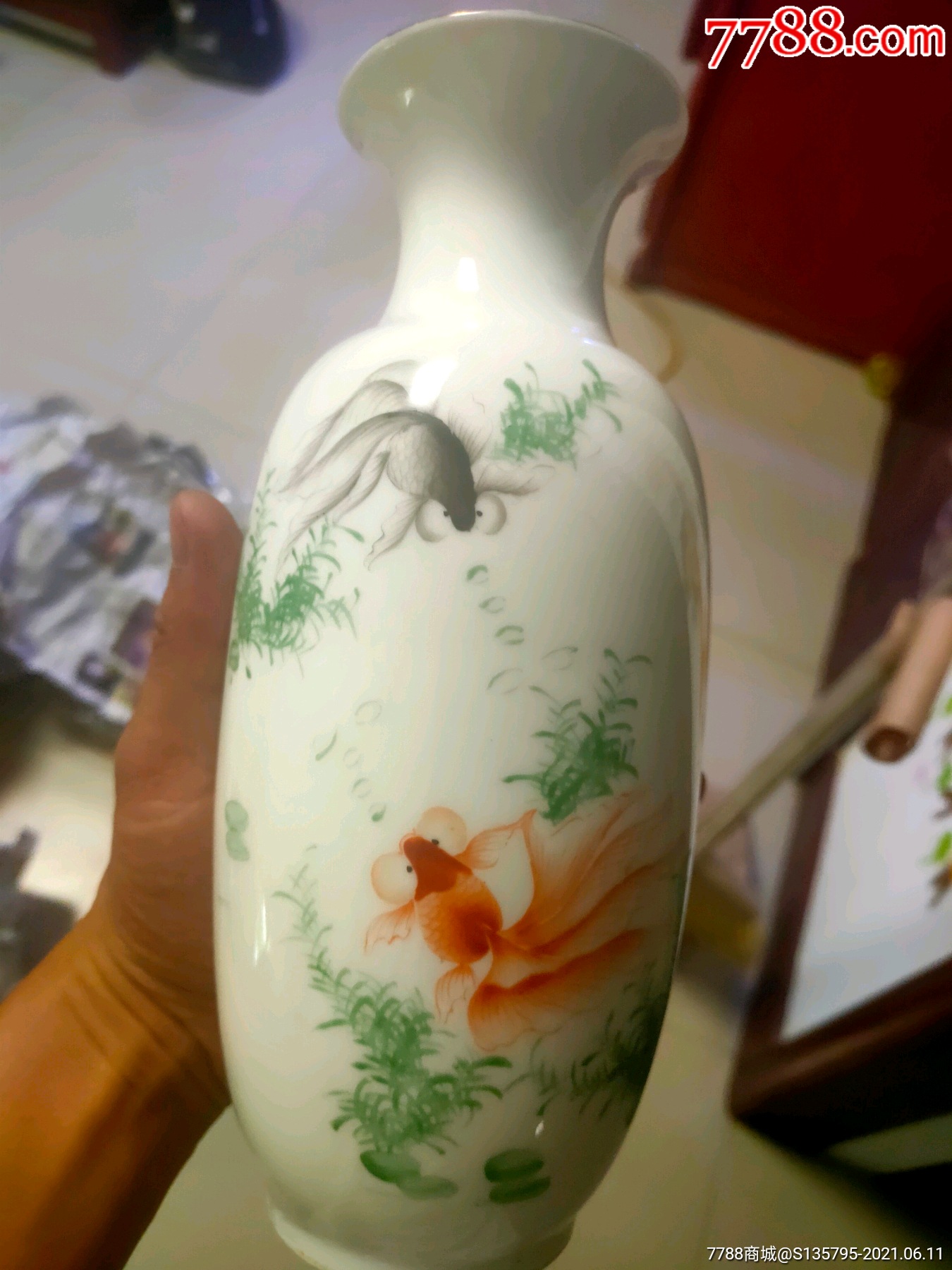 80年代淄博瓷厂手绘瓷瓶手绘金鱼花瓶摆件