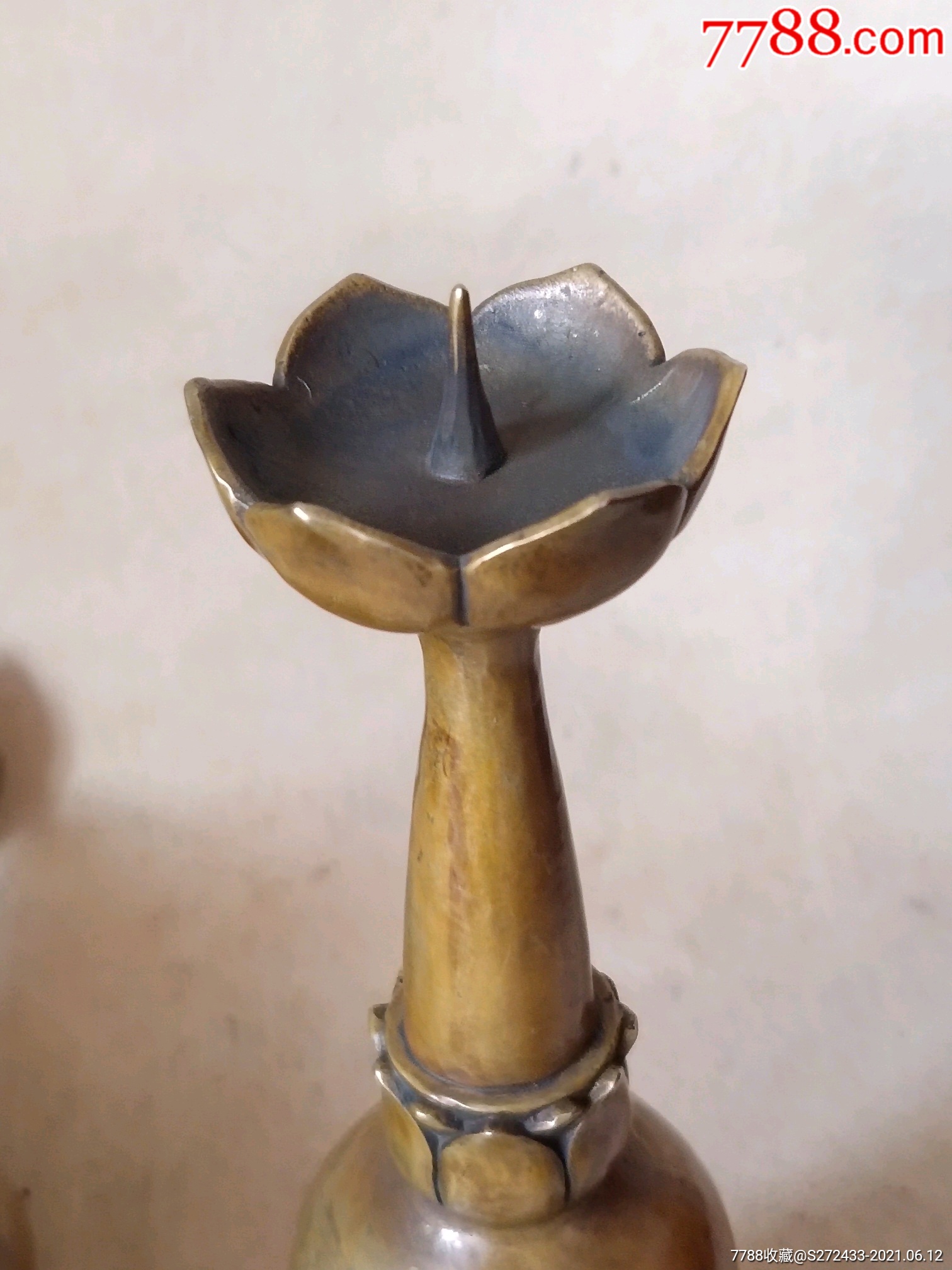 老铜烛台一对,包浆温润,皮克黄亮,兽足鼎立,品相一流无伤残