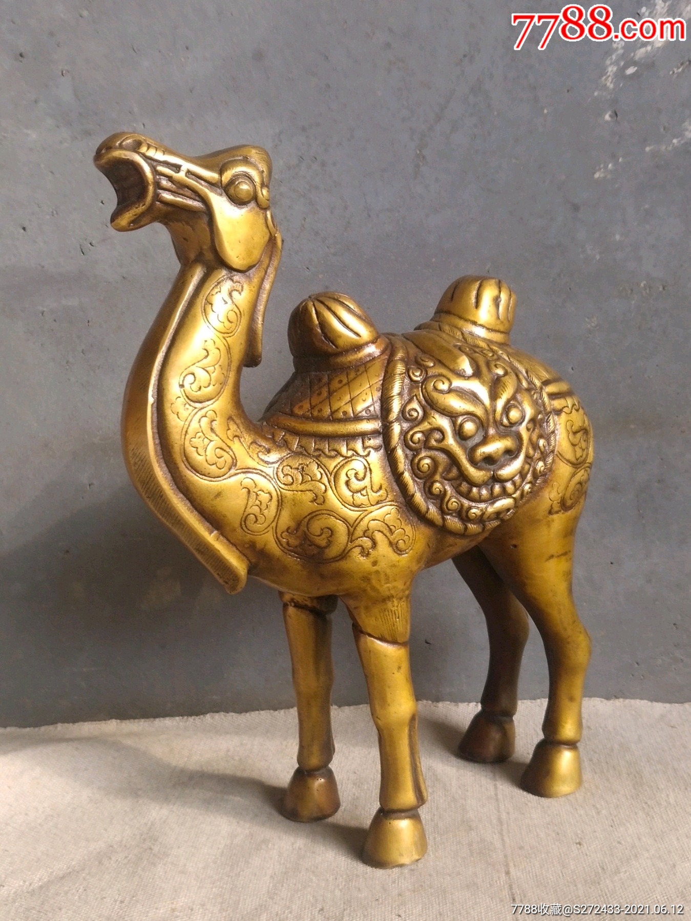 黄铜骆驼摆件一个,包浆温润,用料厚重,雕工精湛,全品无残,品相尺寸