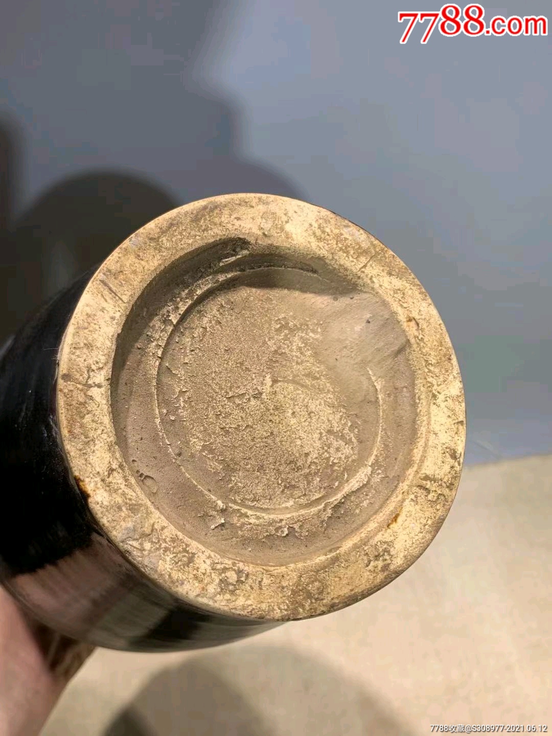 西夏黑釉水波纹梅瓶