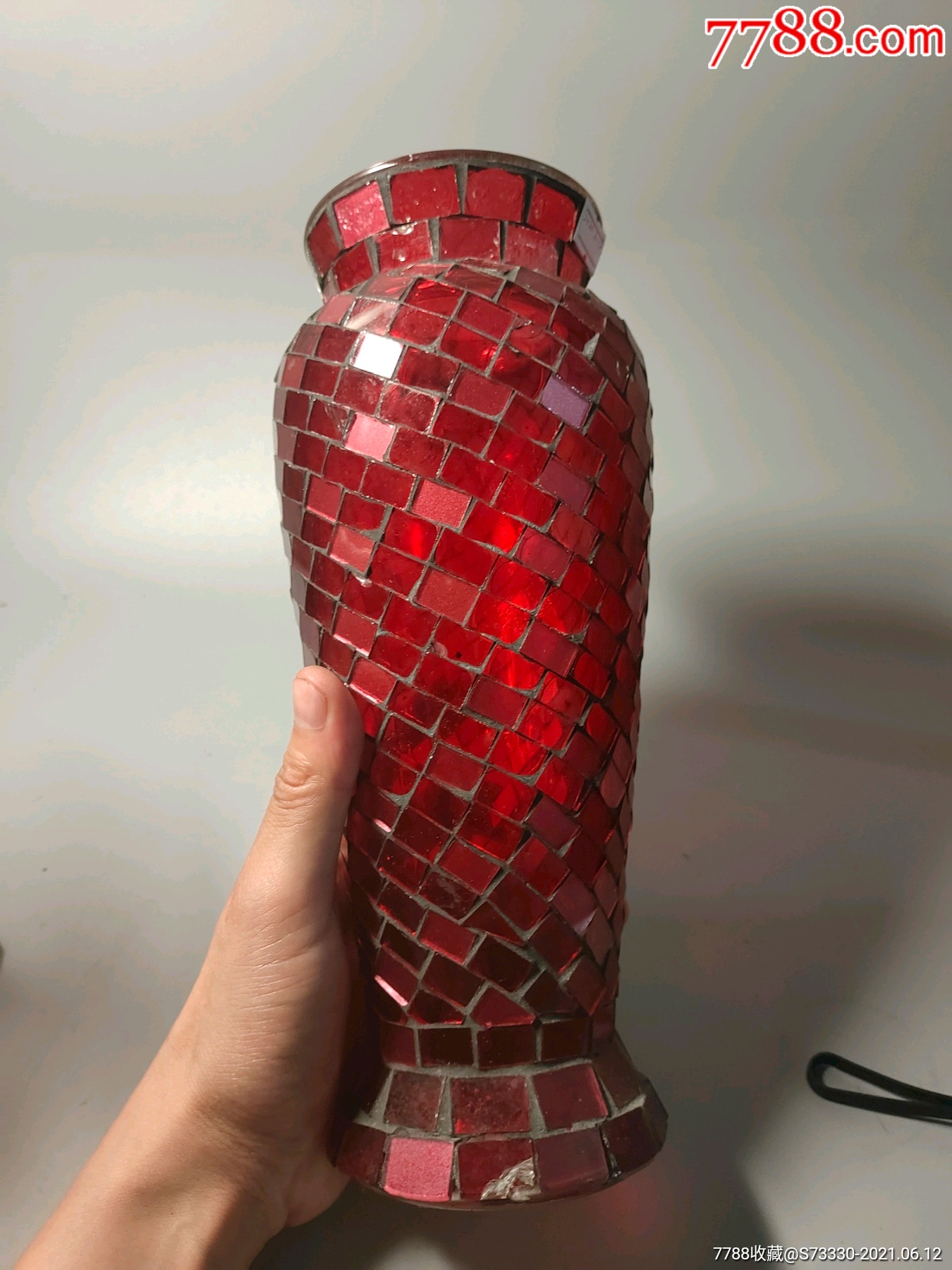 90年代左右,拼贴,红玻璃瓶一只