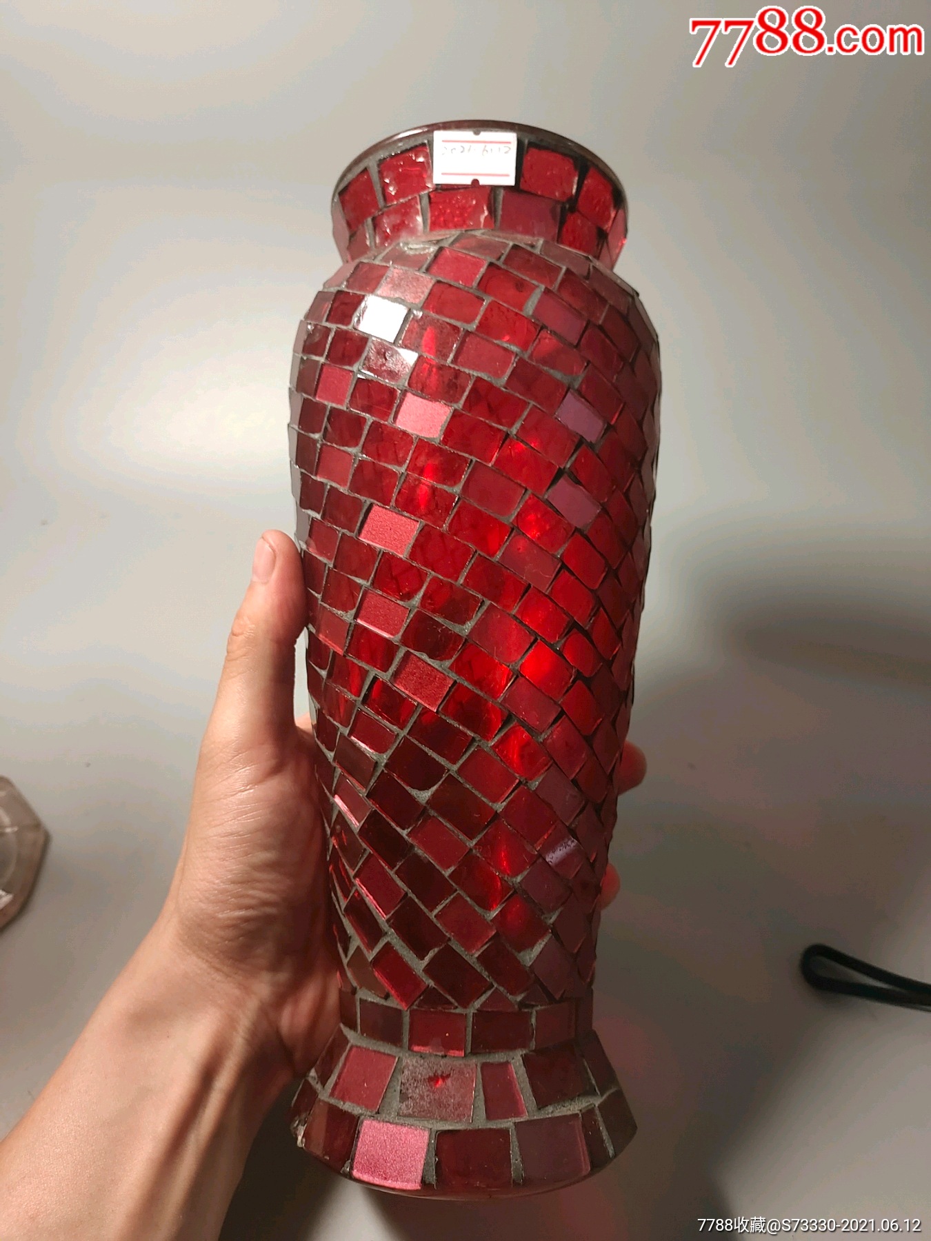 90年代左右,拼贴,红玻璃瓶一只