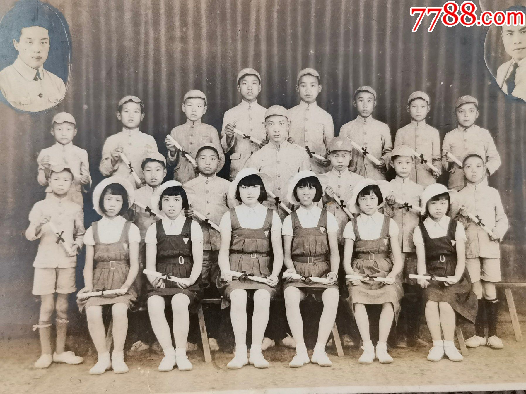 民国26年,培贤小学高小第一届初小第四届全体毕业生,合影