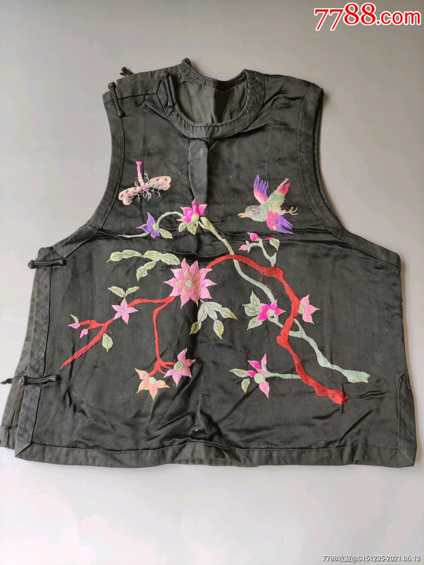 民国绣花小孩马甲衣服保存很新双面绣花绣工一流喜欢的朋友不要错过