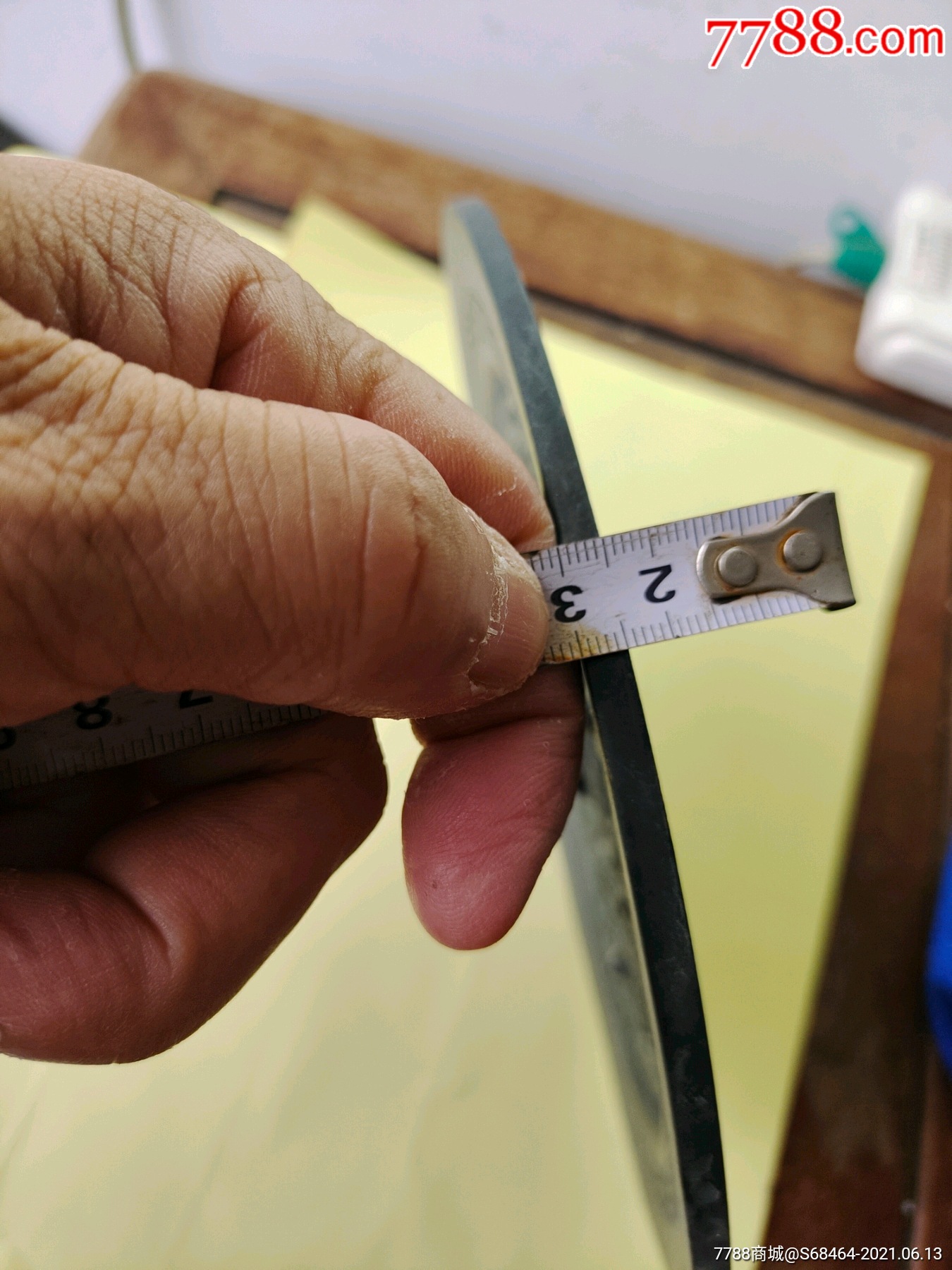 有几十年时间的直径21厘米仿制四钮文字瑞兽铜车马图铜镜一面,厚0.