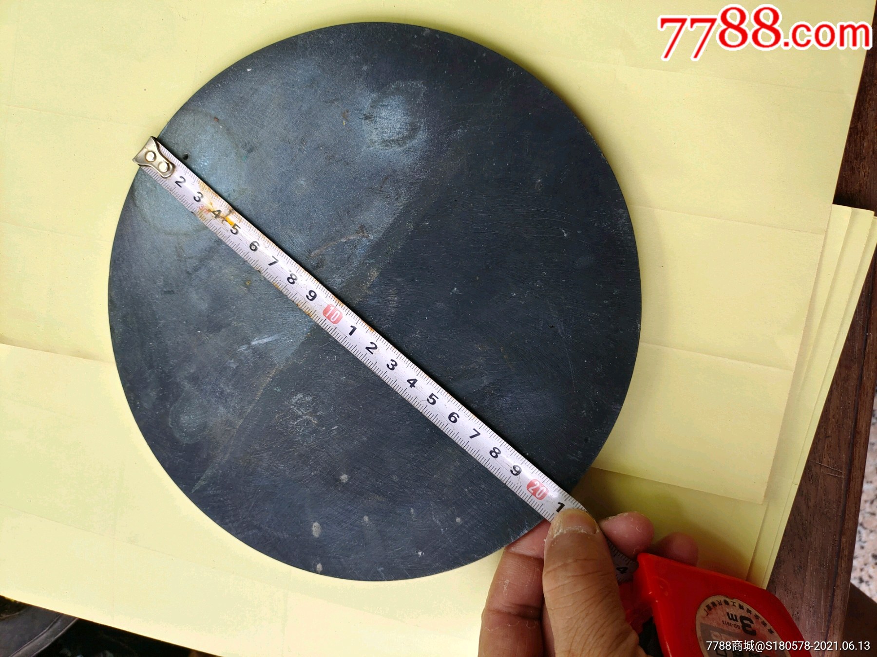 有几十年时间的直径21厘米仿制四钮文字瑞兽铜车马图铜镜一面,厚0.