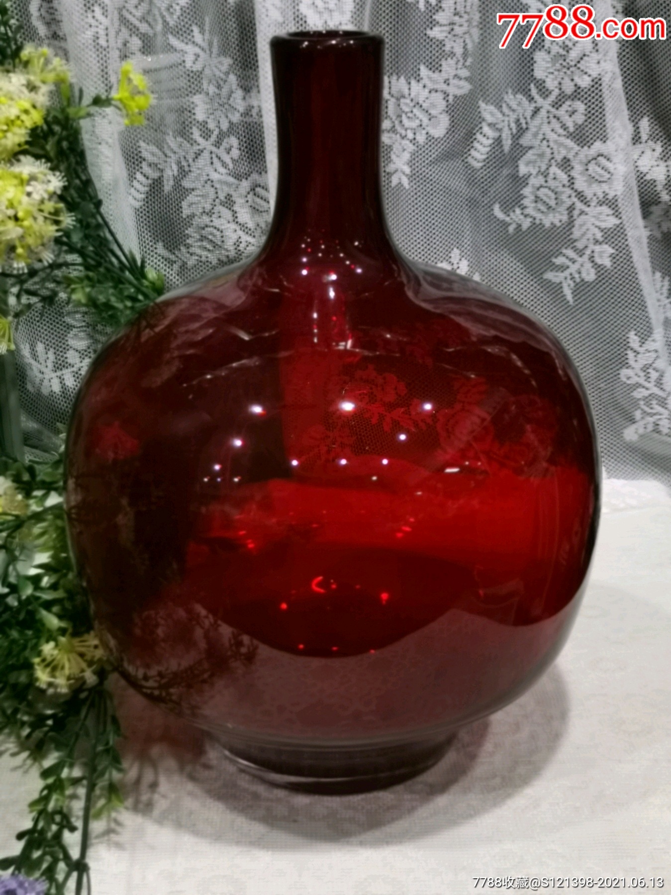 酒红色琉璃大花瓶