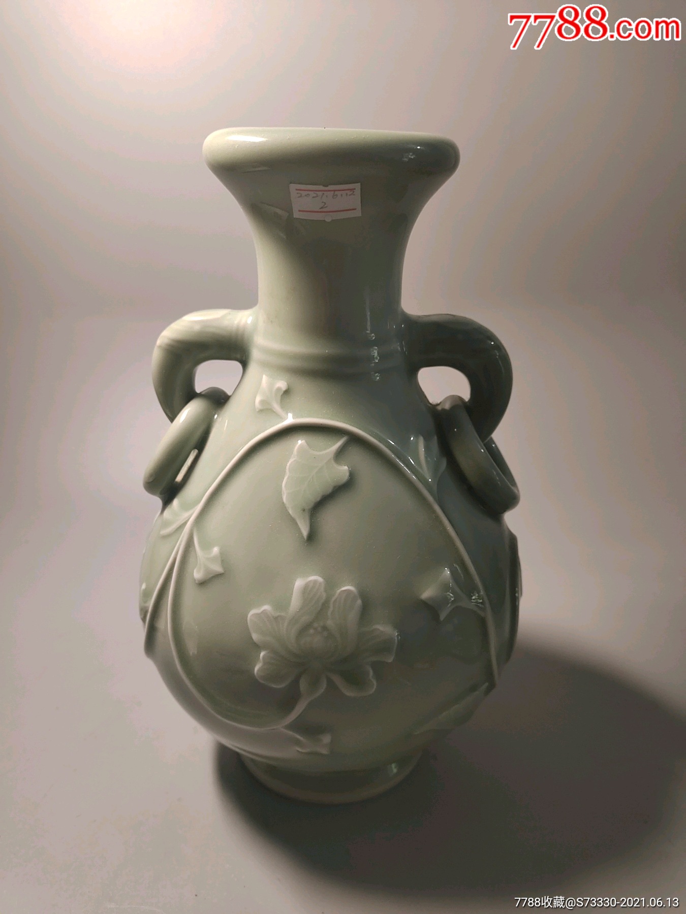 七八十年代,中国龙泉,双象耳牡丹瓶一只2260