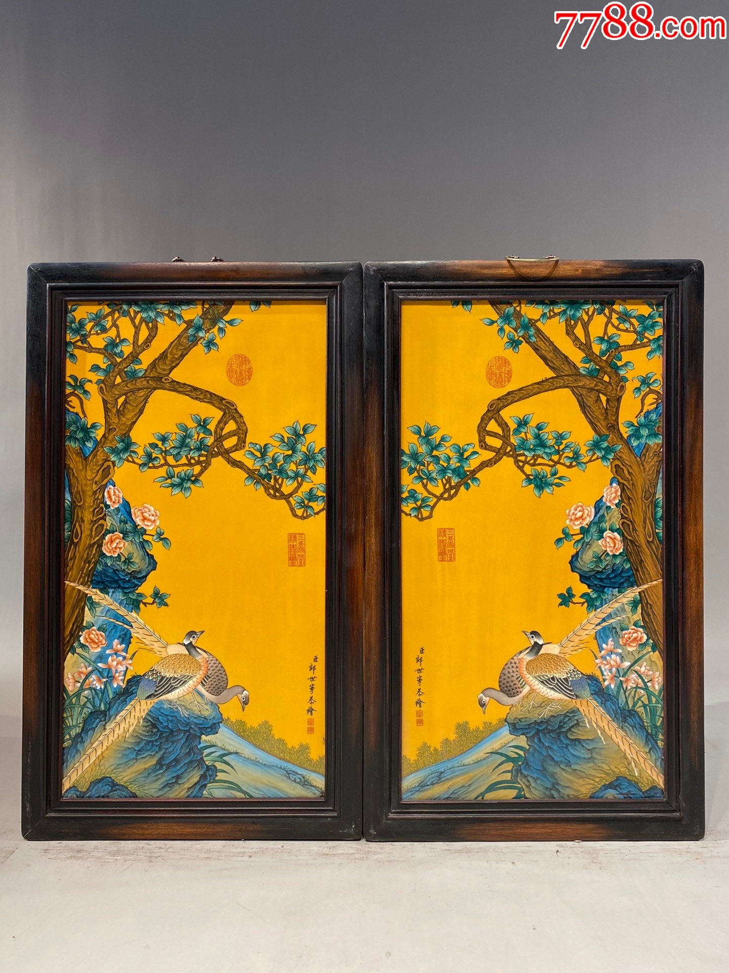 精品郎世宁小叶紫檀老框黄底纯手绘粉彩孔雀挂屏