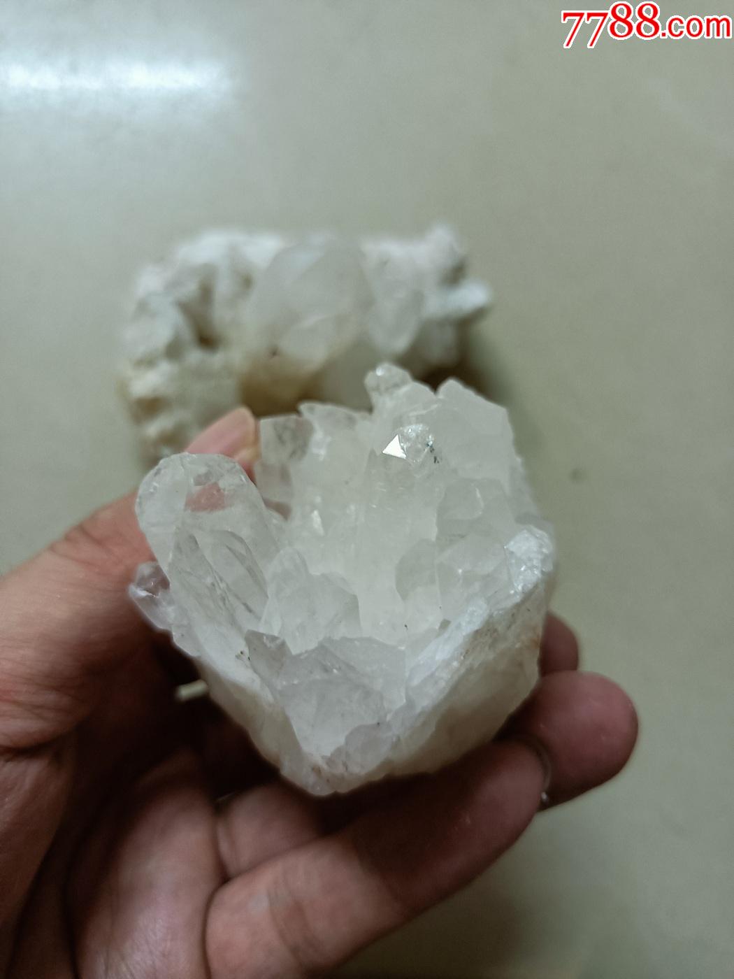 5735新疆水晶晶簇原石3个共约610克