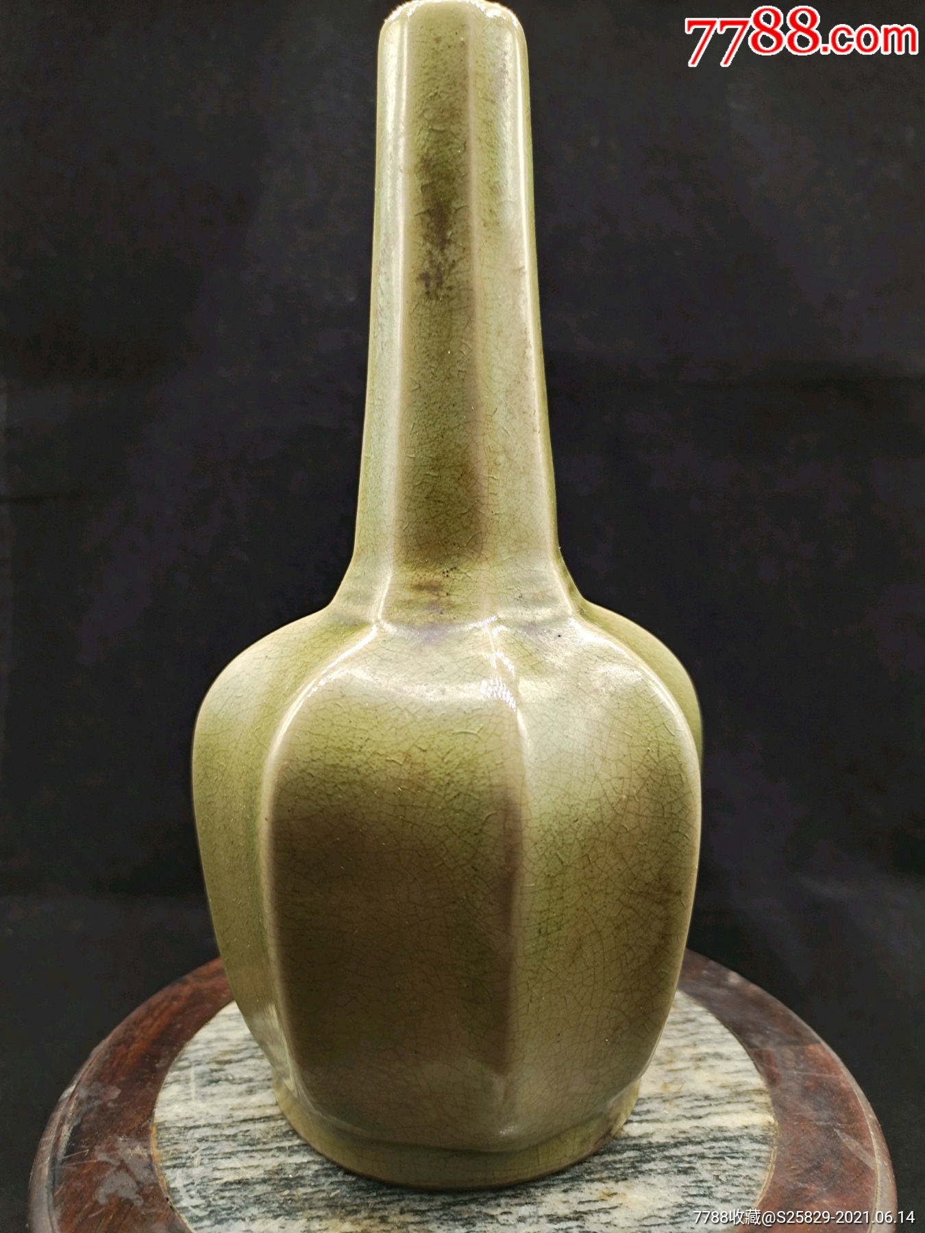 旧藏青瓷六棱瓶