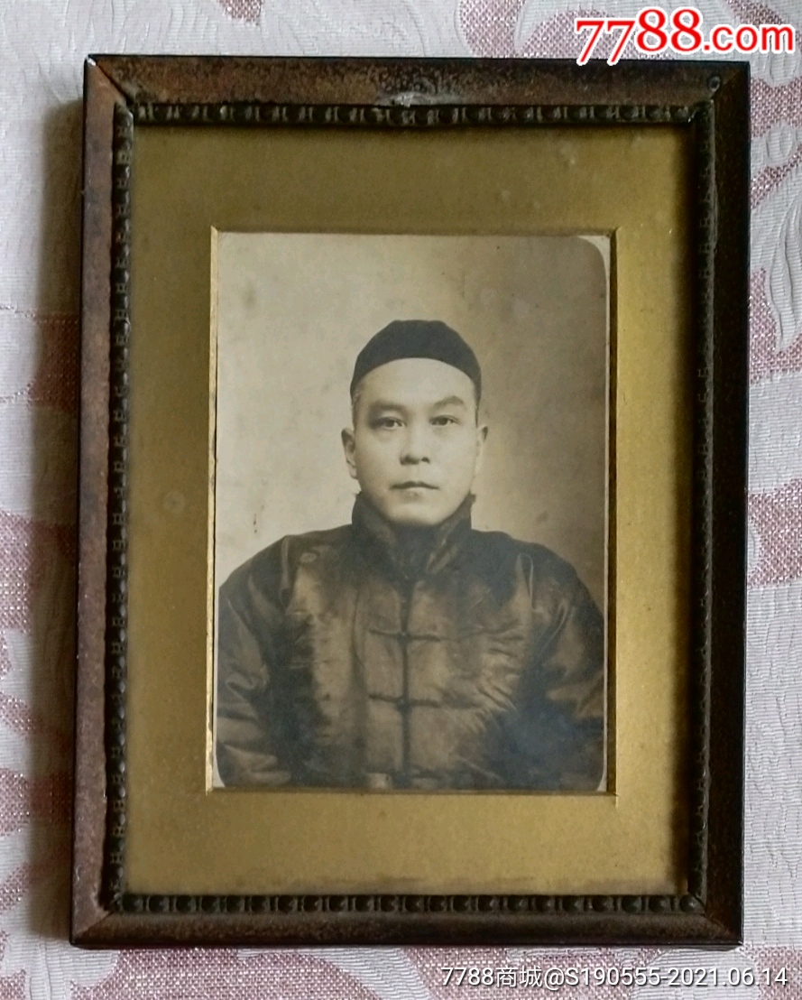 民国老照片:瓜皮帽帅哥阔少—带原框(相框尺寸20.5*15.5cm)