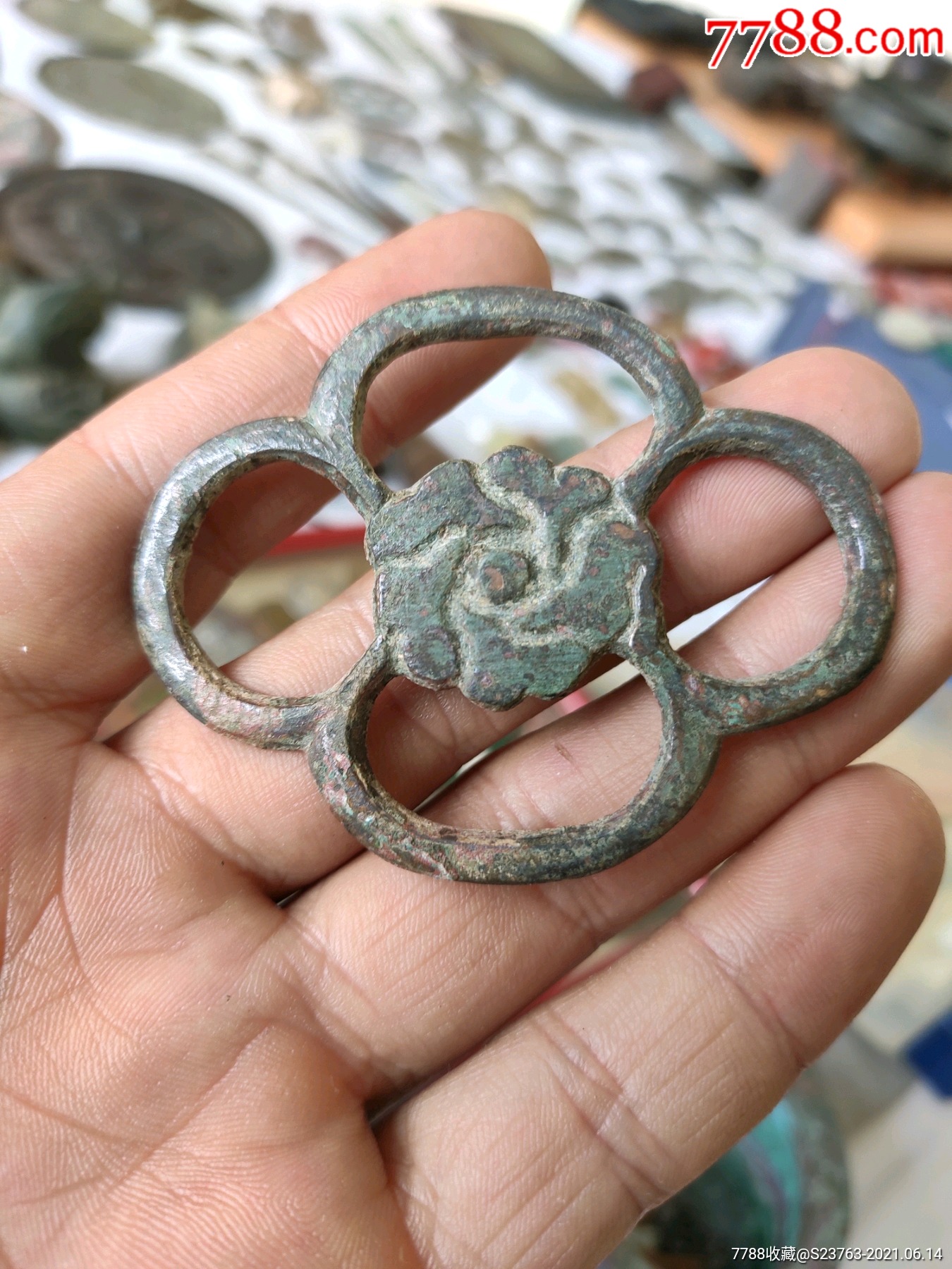 辽金时期.海棠型袈裟扣