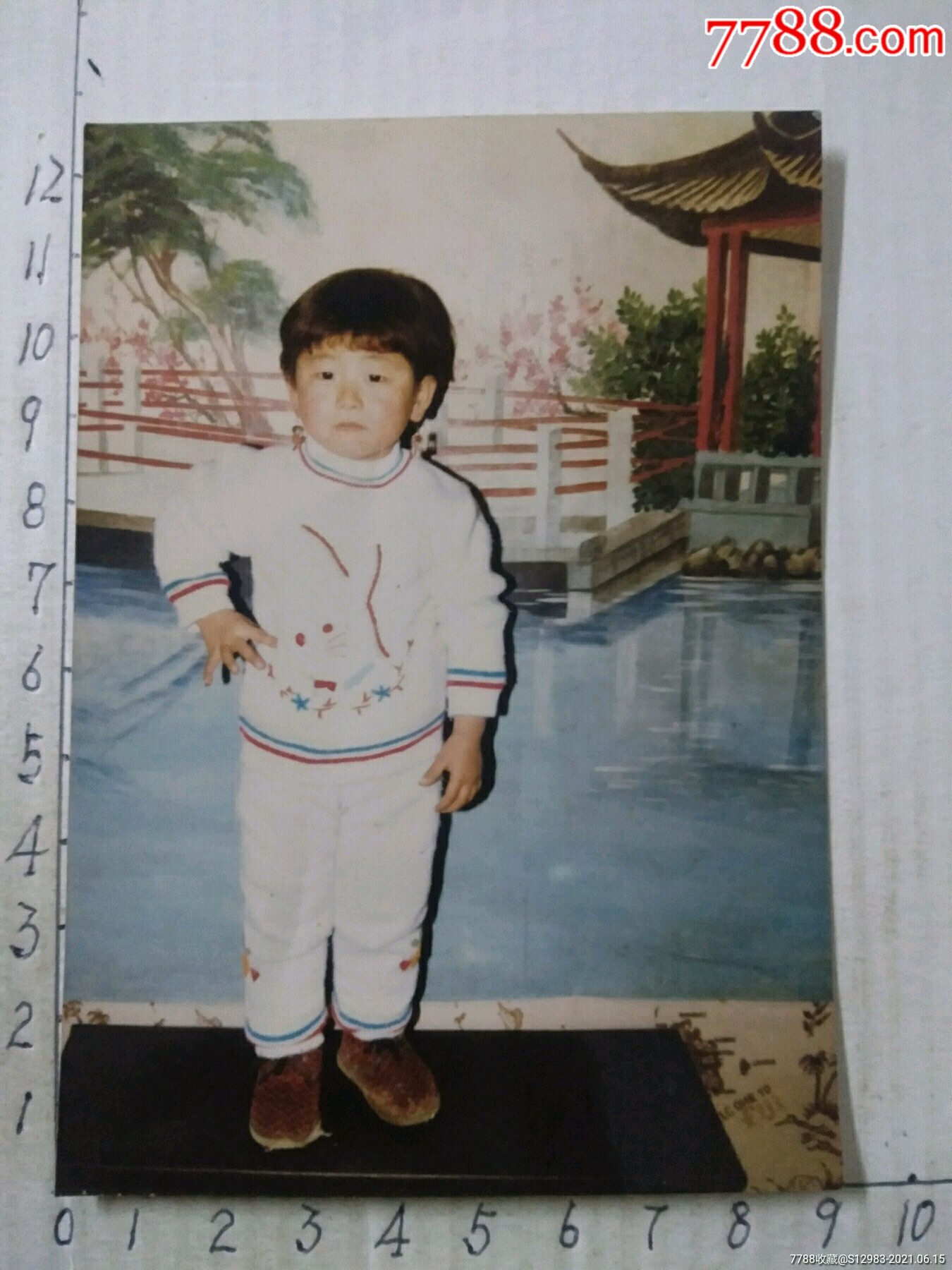 小孩在照相馆_老照片_苹果园【7788收藏__收藏热线】