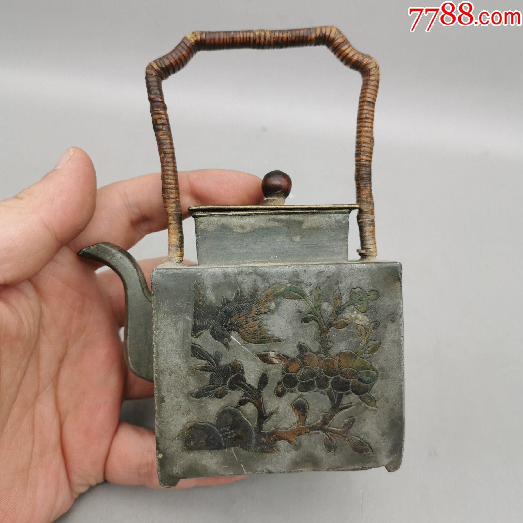 滚动鼠标滚轴,图片即可轻松放大,缩小更多"锡壶/锡器