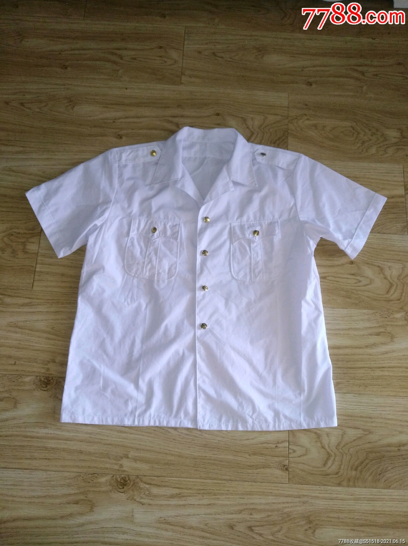 一件上世纪80年代的白色安监短袖衬衣