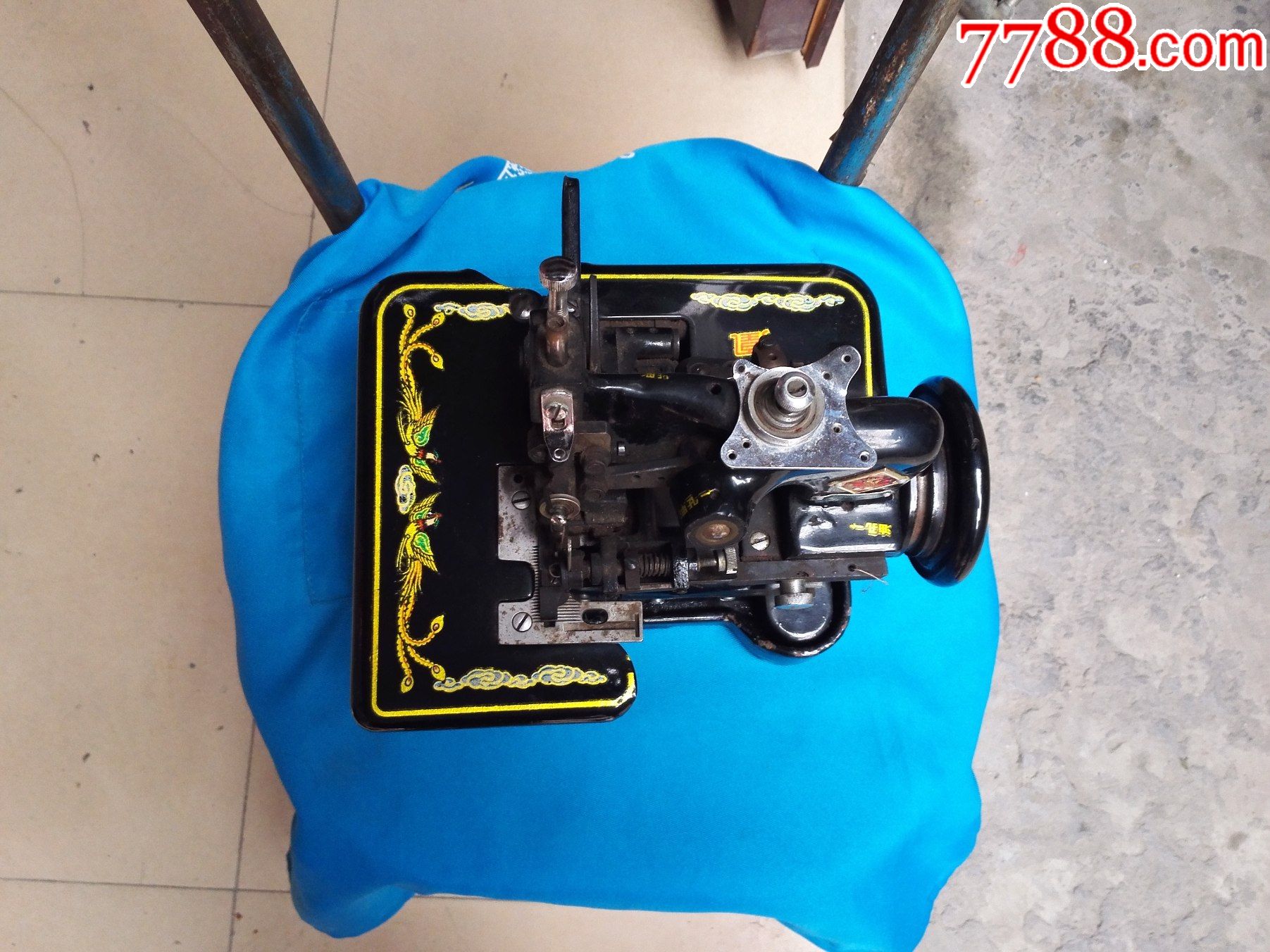 少见"凤凰"牌缝纫机(或锁边机)(开封工业缝纫机厂)