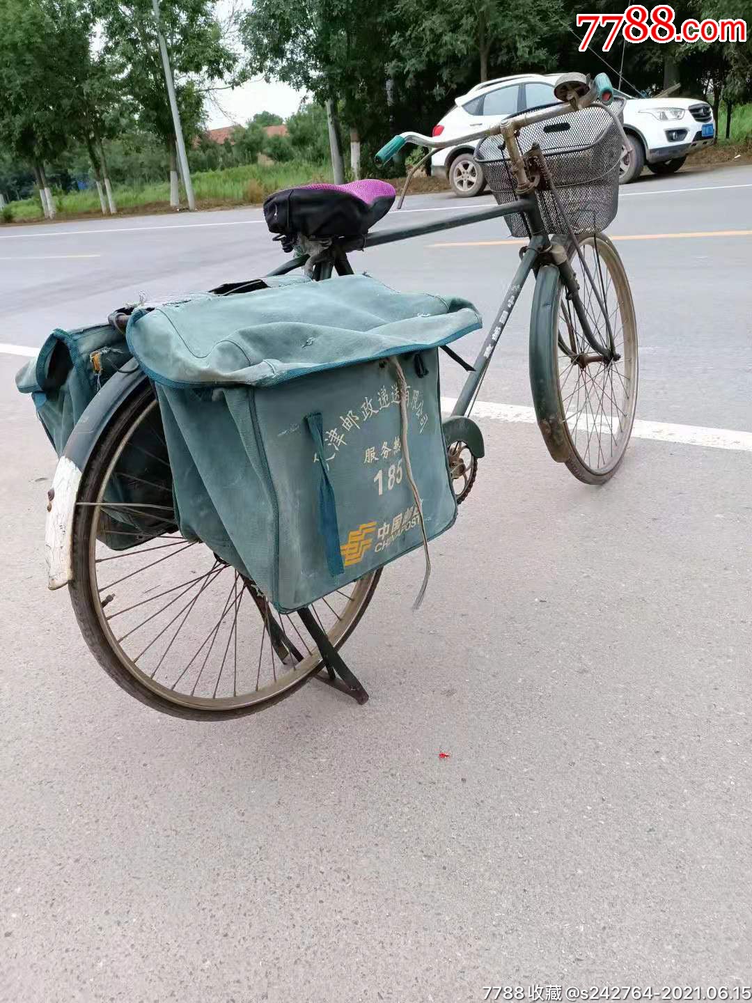 60年代邮政局自行车带跨包一套.完整包老,正常使用,品相如图.