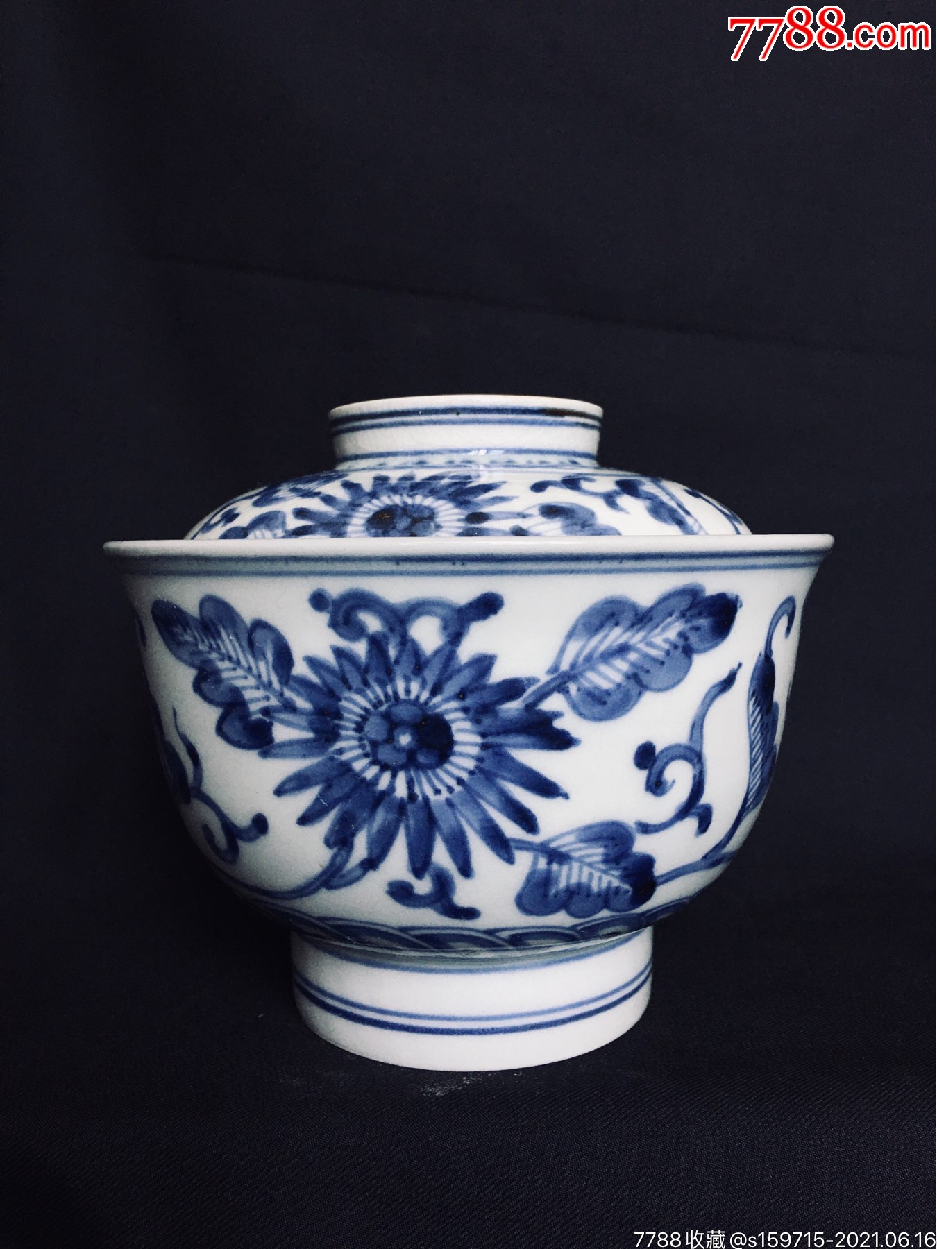 明清时期景德镇窑菊纹青花盖碗