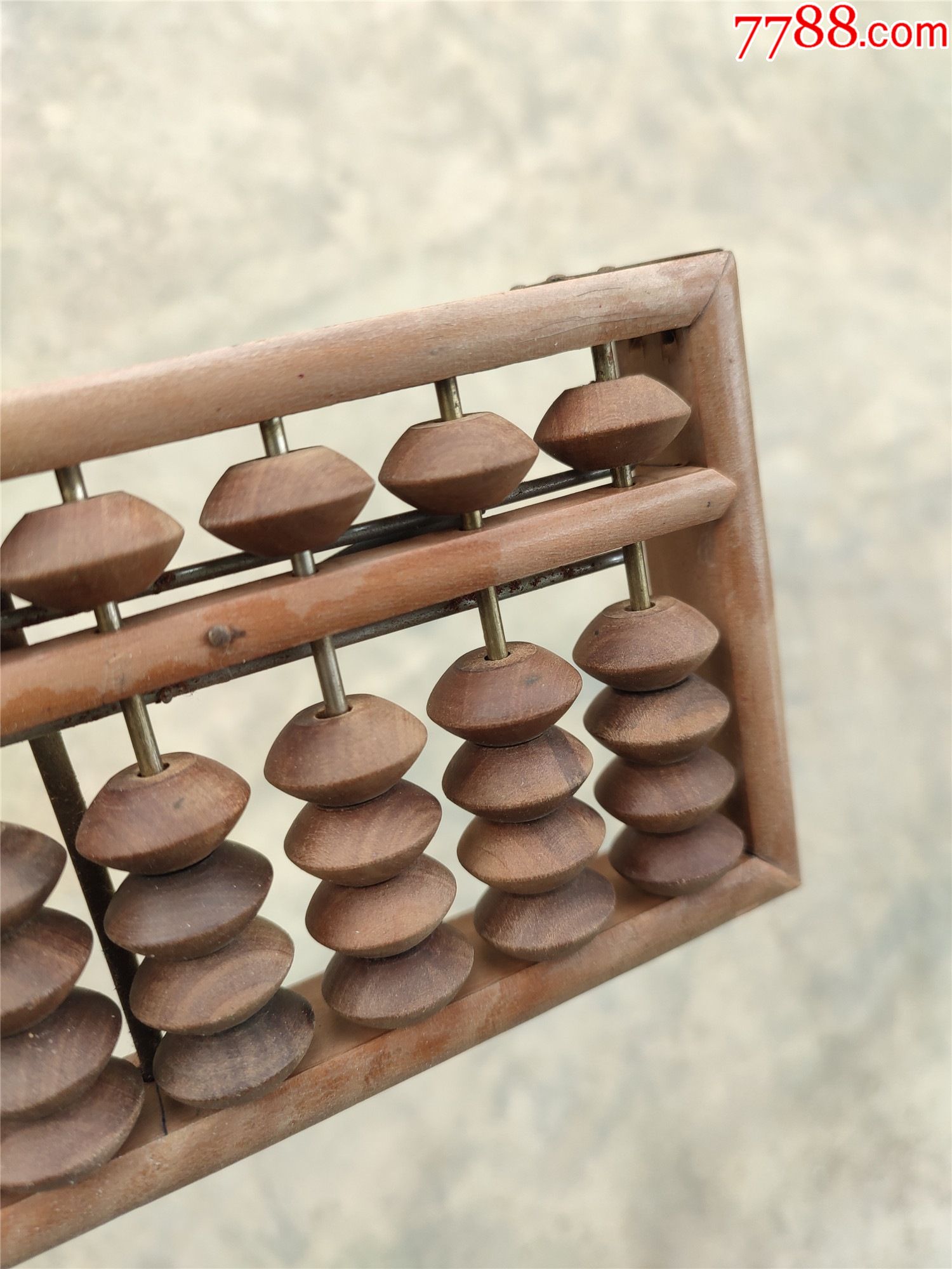 现代的杂木算盘框子是杂木的没有裂纹珠子是杂木的没有裂纹