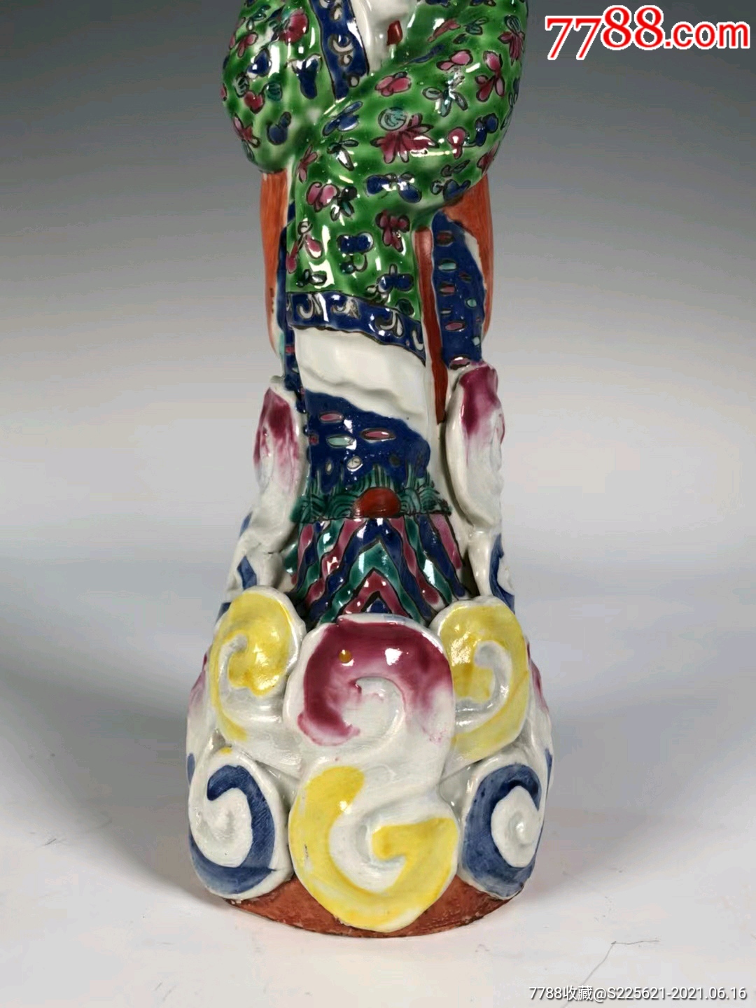 民国王荃记造粉彩人物瓷塑仕女像