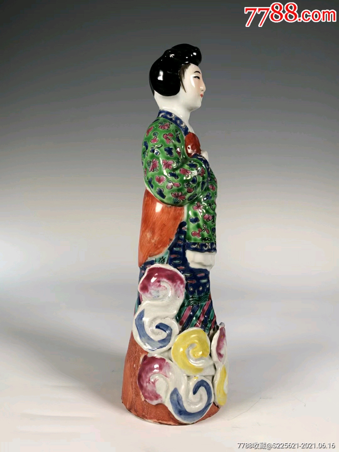 民国王荃记造粉彩人物瓷塑仕女像