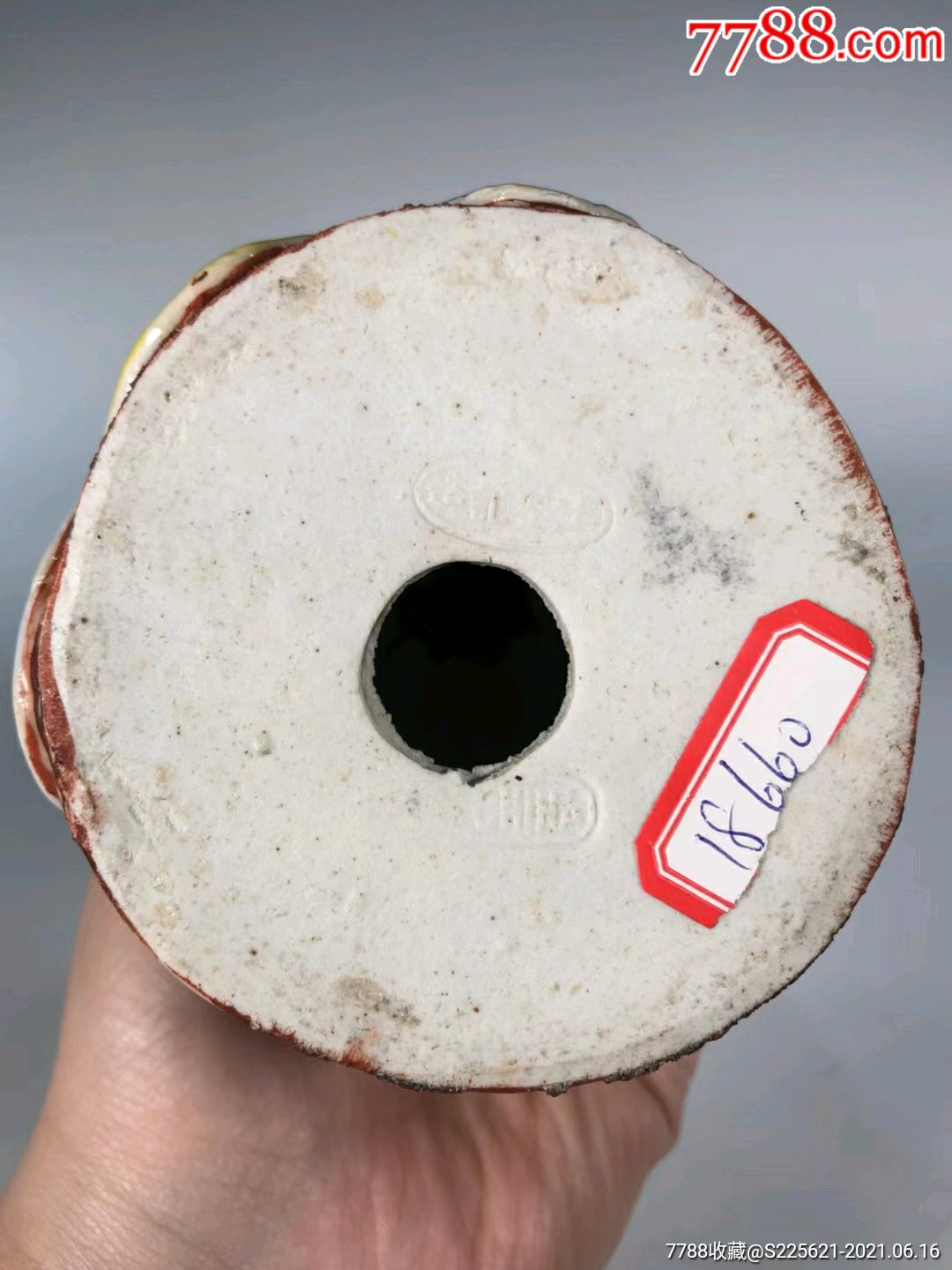 民国王荃记造粉彩人物瓷塑仕女像